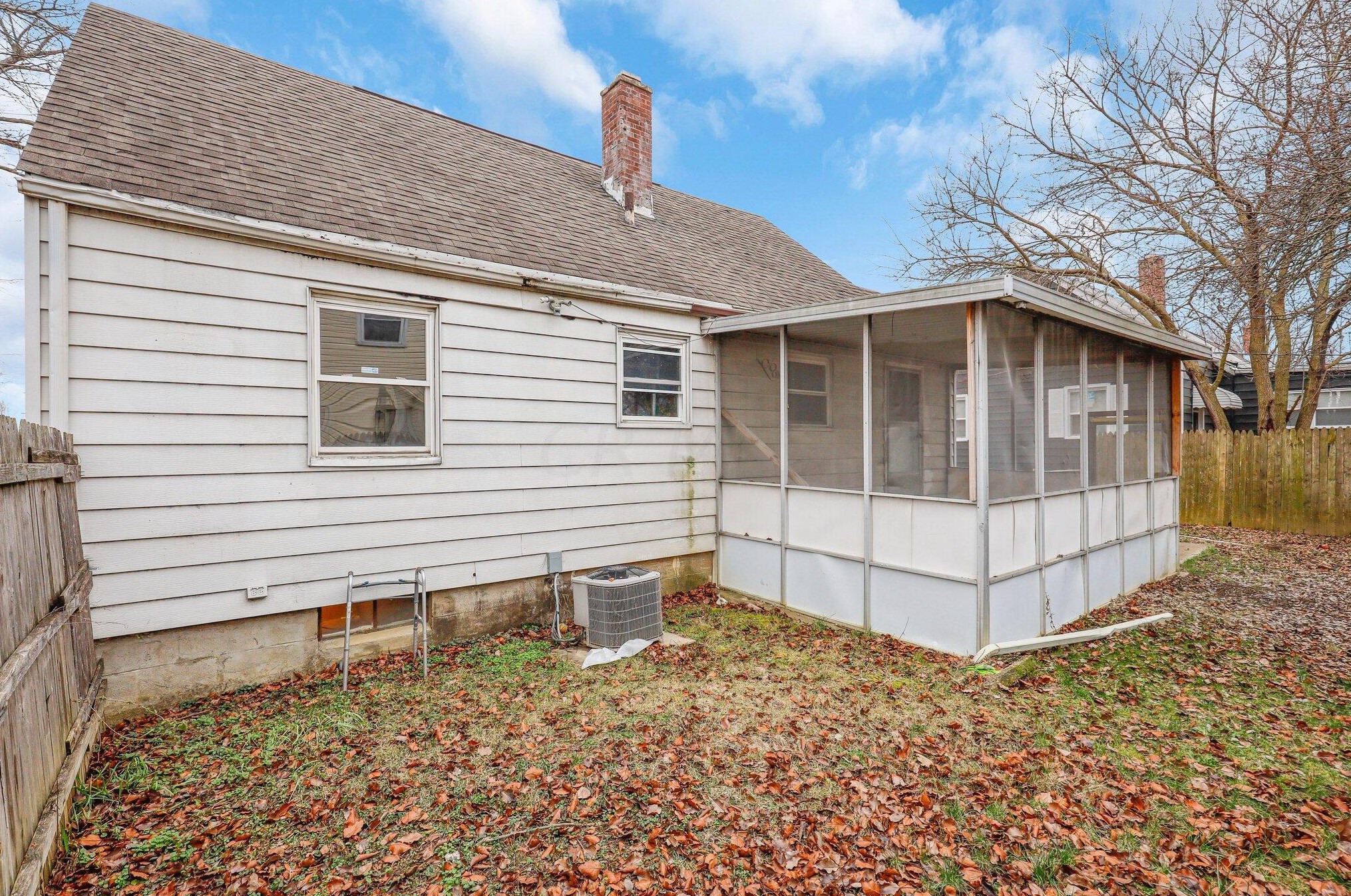 3215 Karl Rd, Columbus OH 43224-4157 exterior