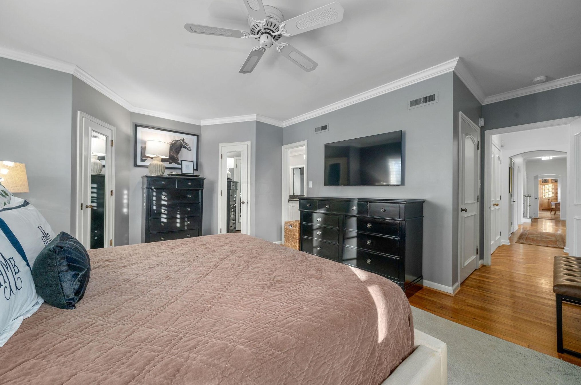 2130 Parkway Dr, Columbus OH 43221-3718 exterior