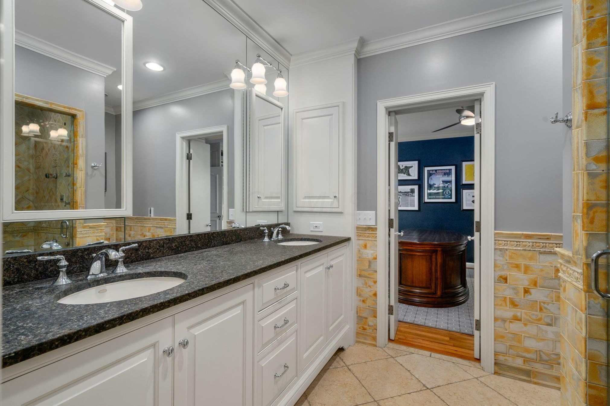 2130 Parkway Dr, Columbus OH 43221-3718 exterior