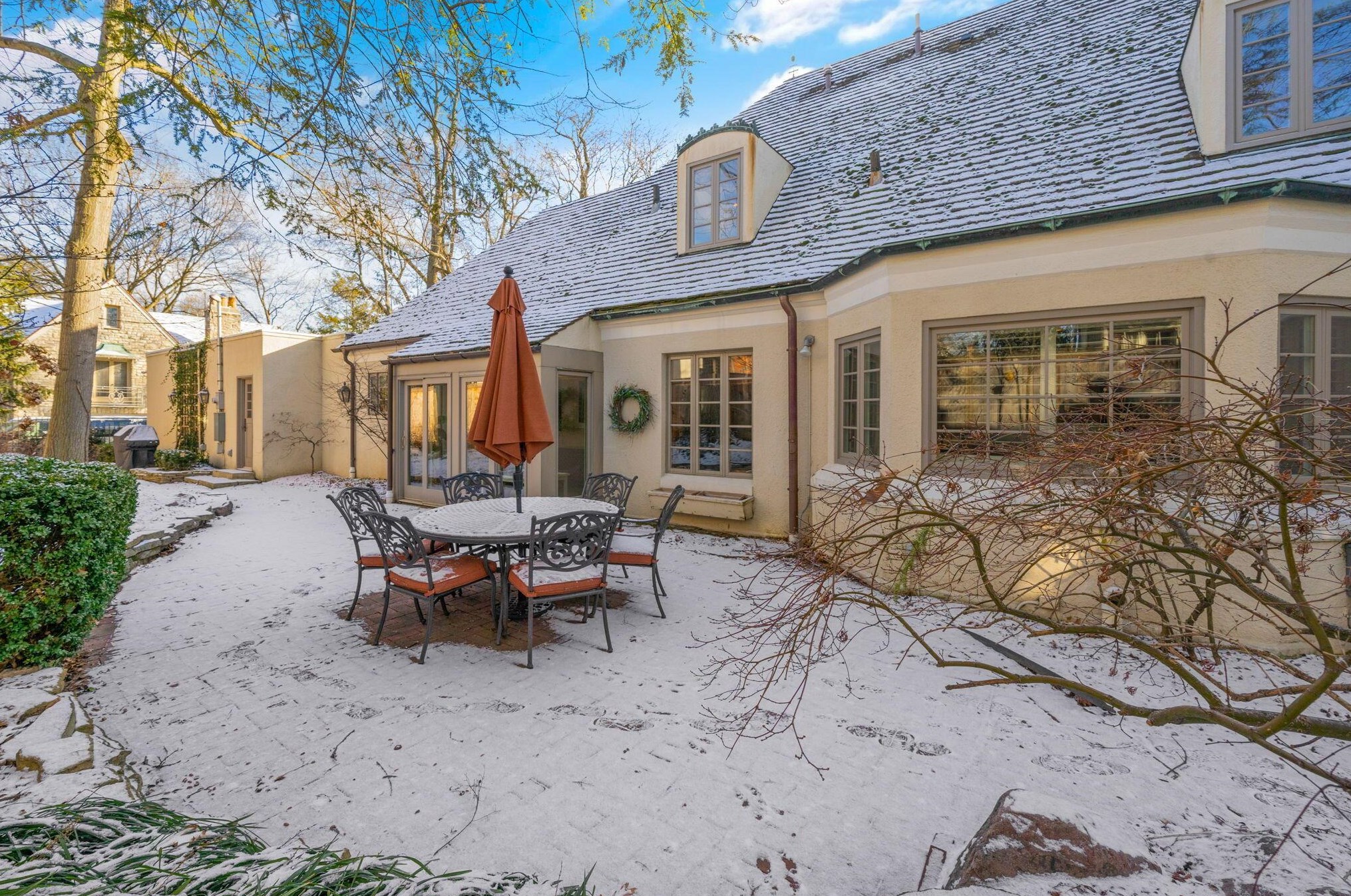 2130 Parkway Dr, Columbus OH 43221-3718 exterior