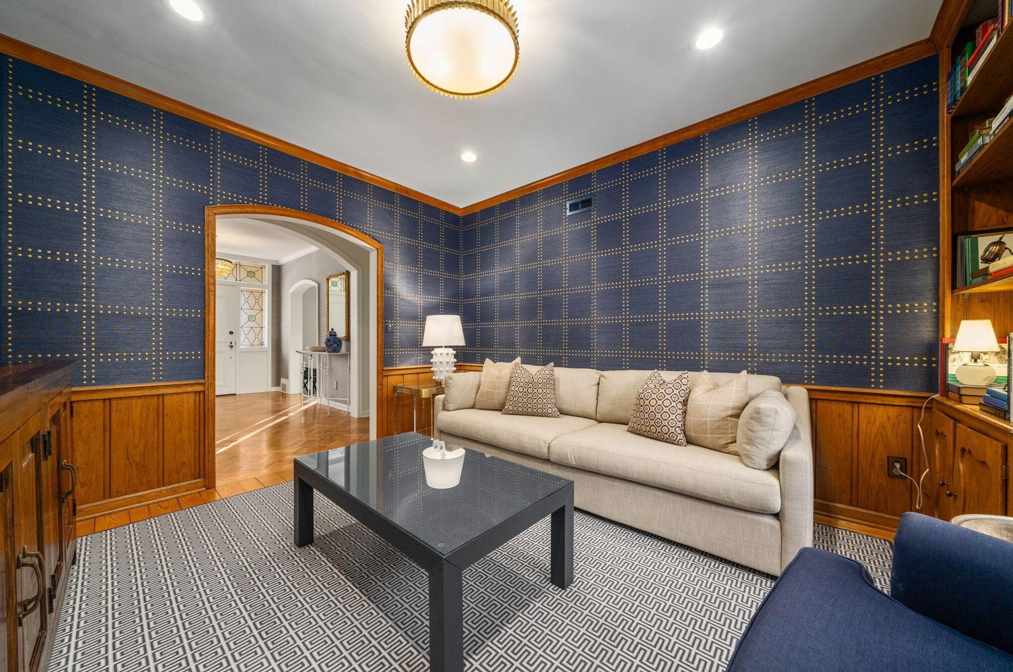 2130 Parkway Dr, Columbus OH 43221-3718 exterior