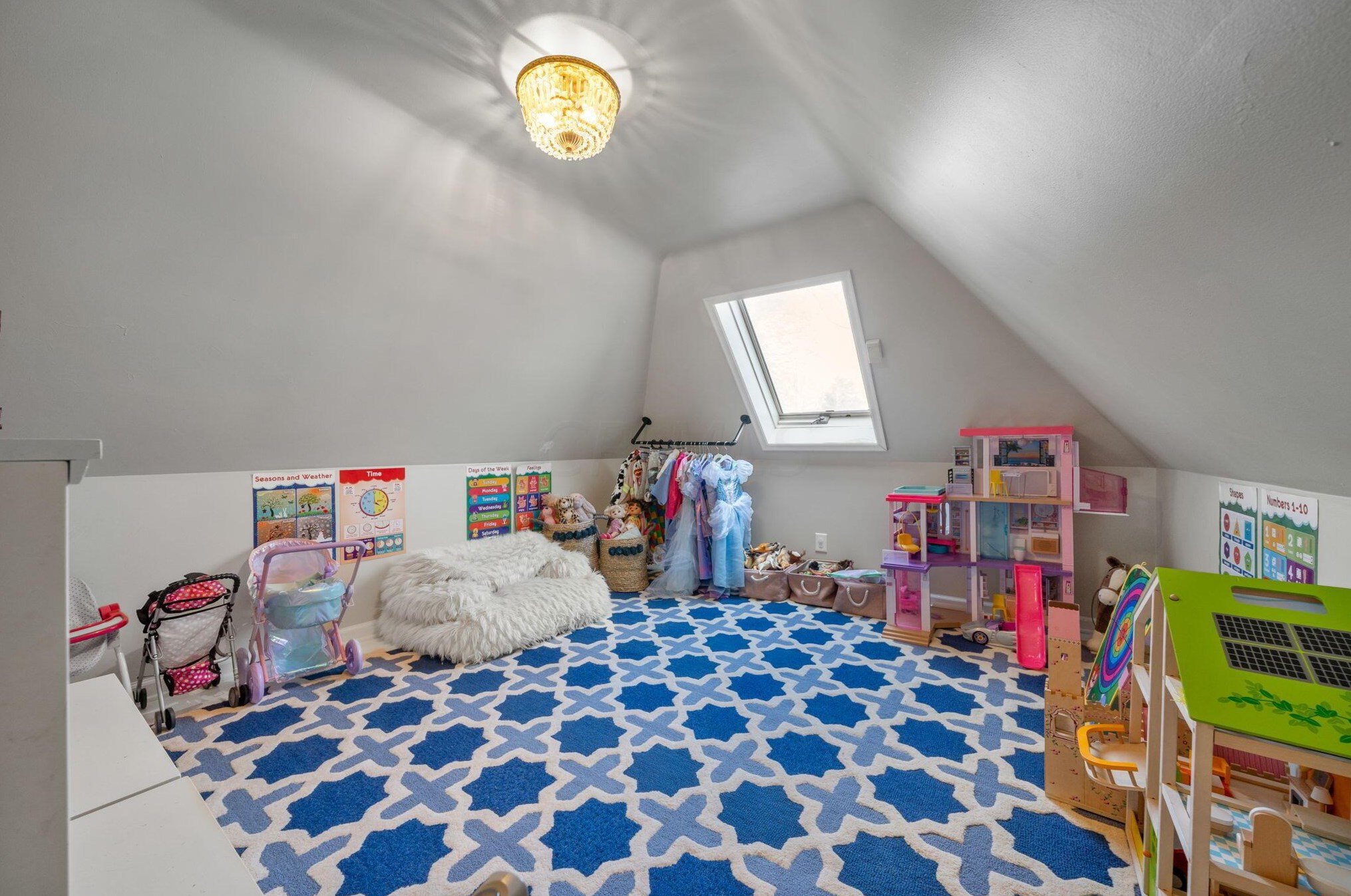 2130 Parkway Dr, Columbus OH 43221-3718 exterior