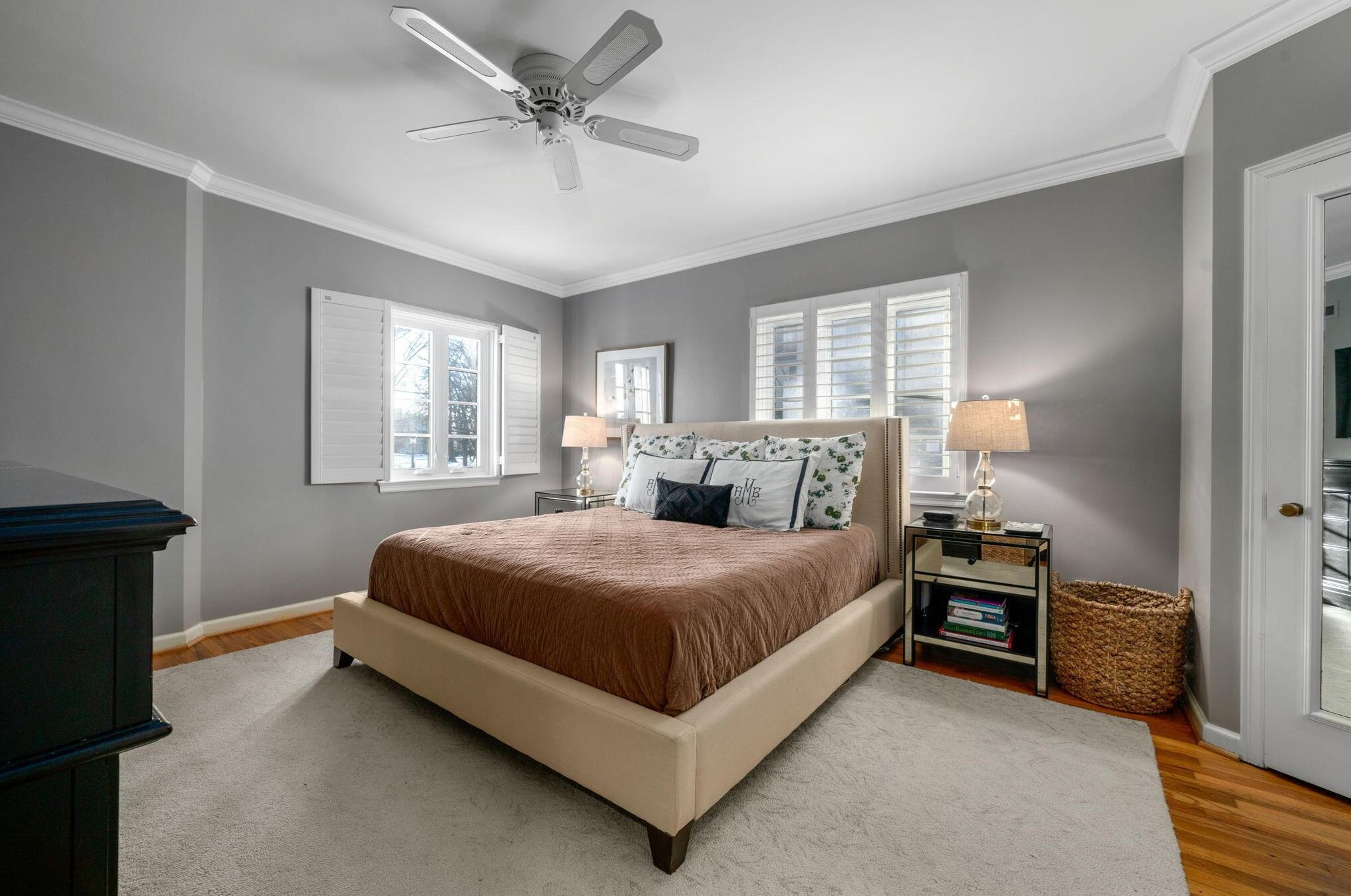 2130 Parkway Dr, Columbus OH 43221-3718 exterior