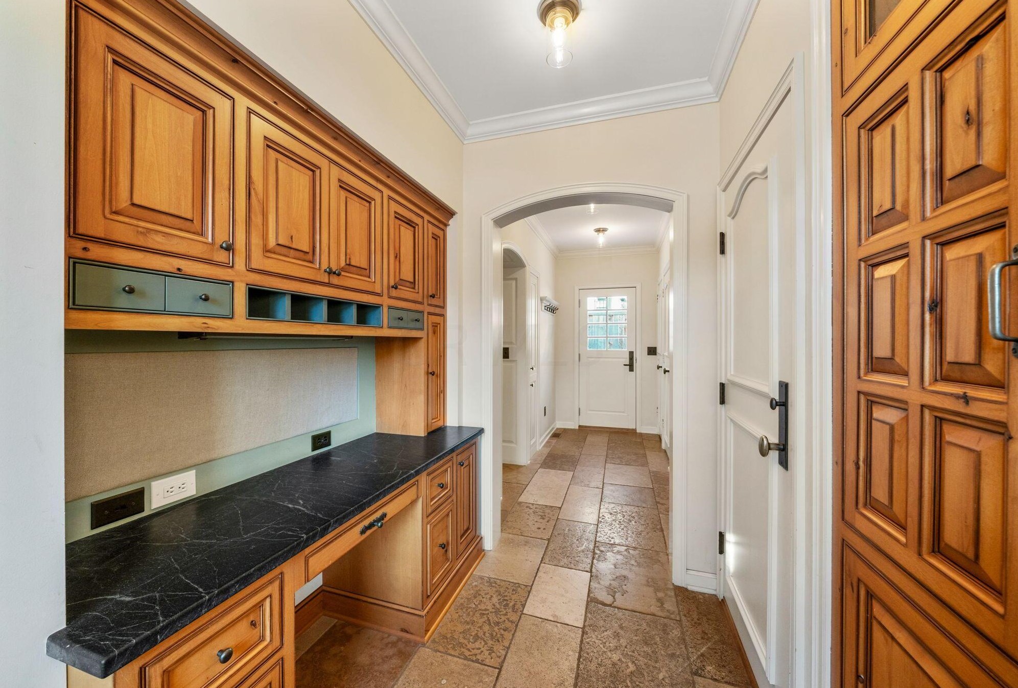 2130 Parkway Dr, Columbus OH 43221-3718 exterior