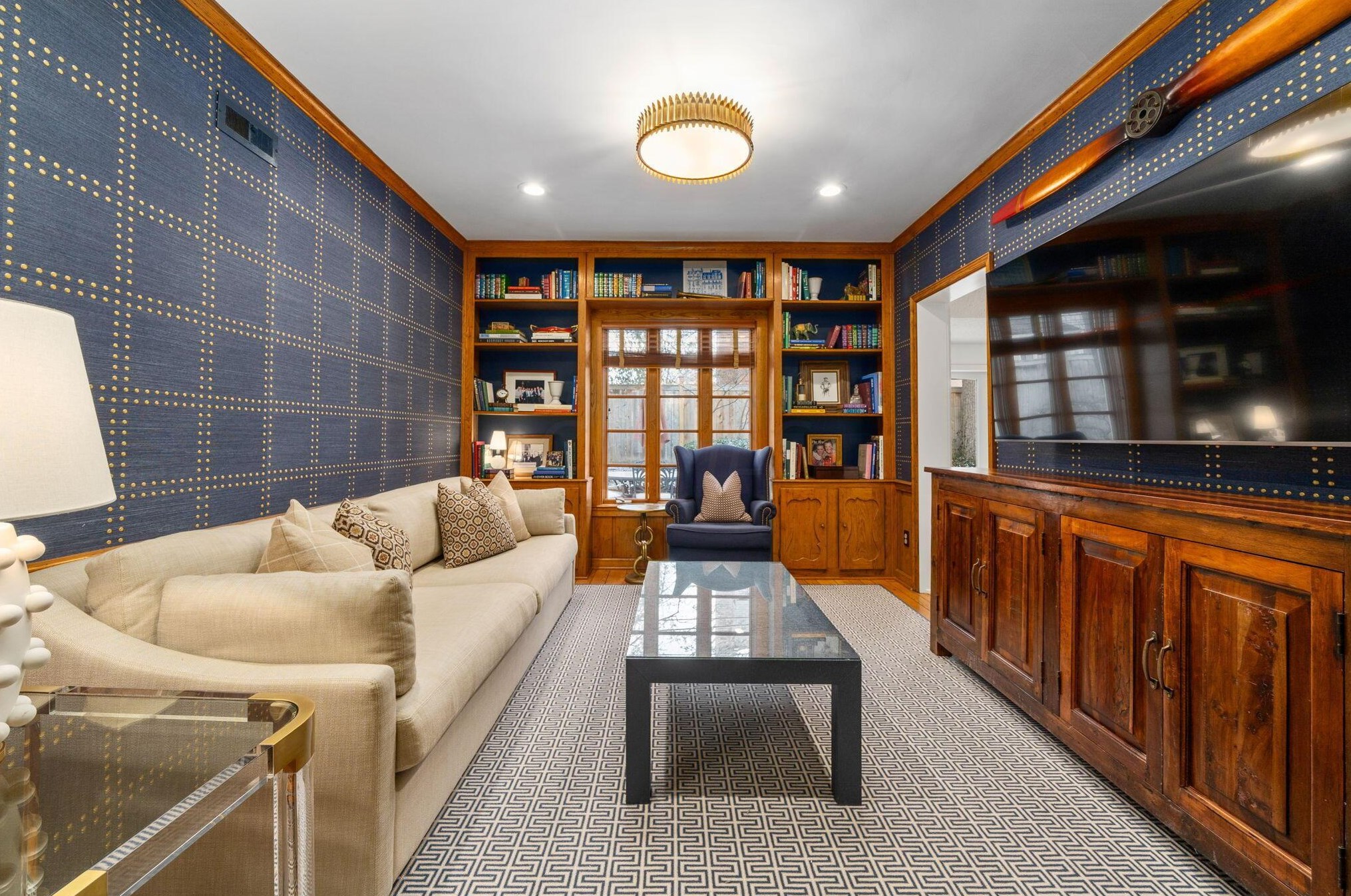 2130 Parkway Dr, Columbus OH 43221-3718 exterior