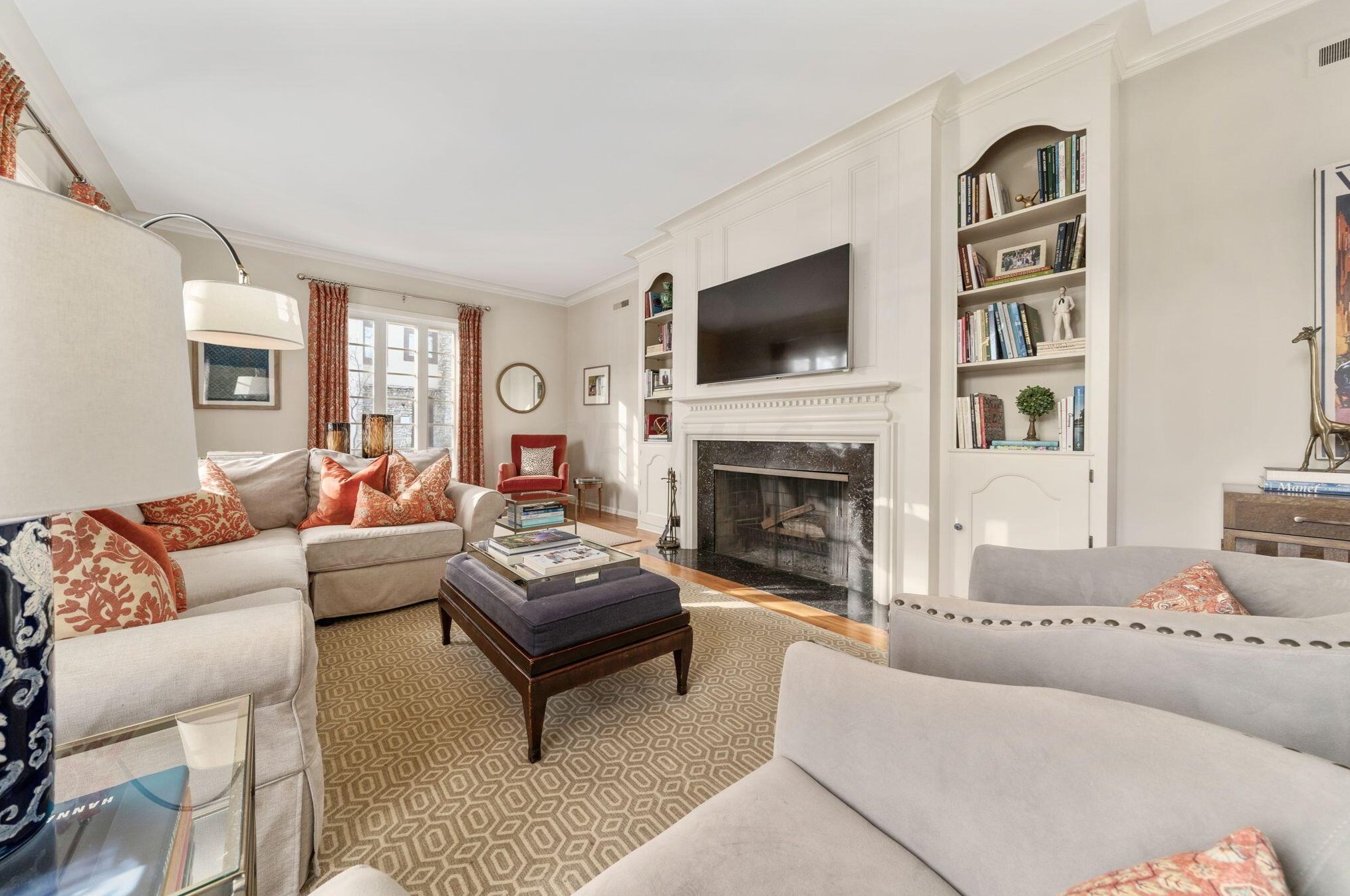 2130 Parkway Dr, Columbus OH 43221-3718 exterior