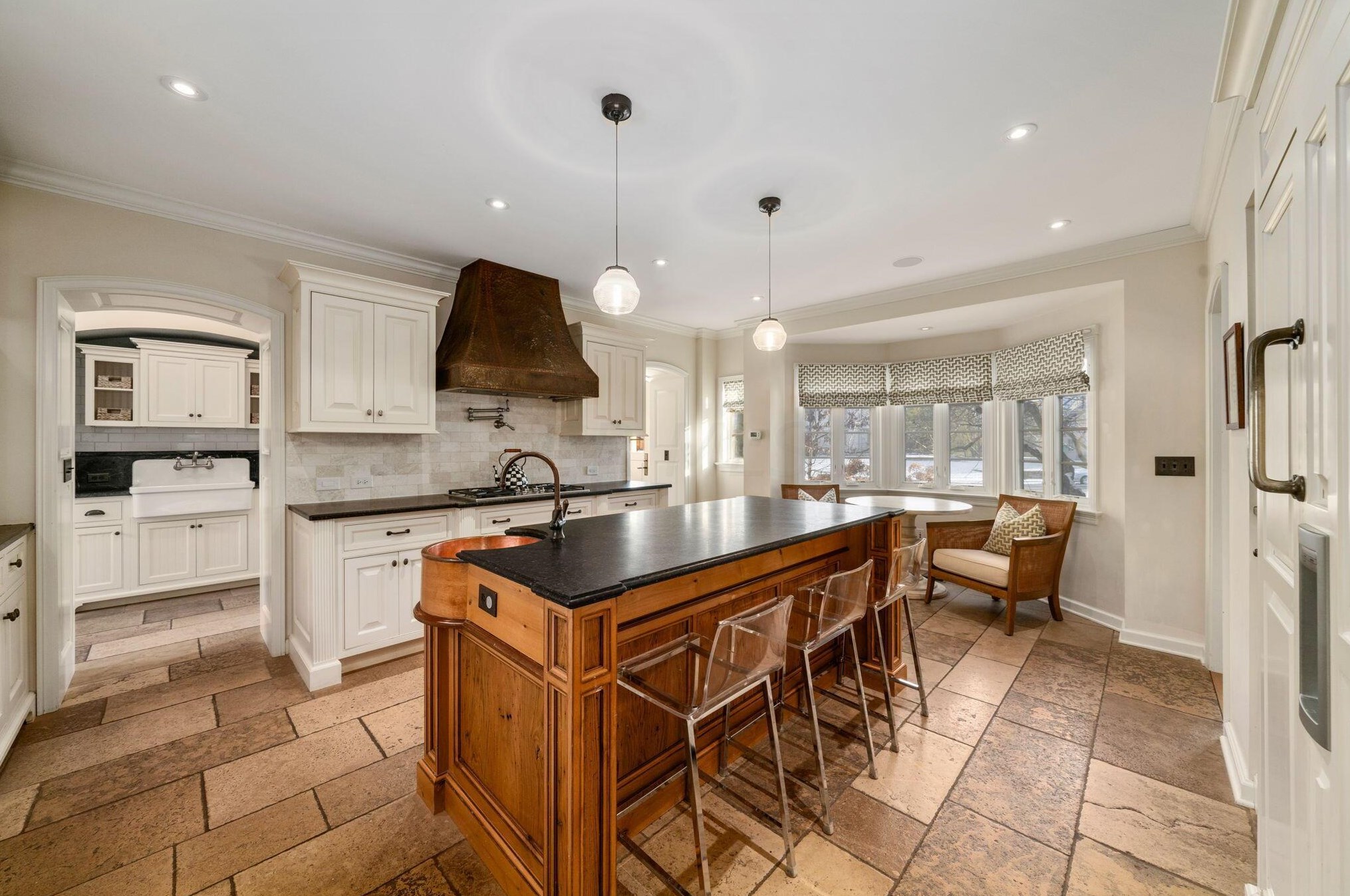 2130 Parkway Dr, Columbus OH 43221-3718 exterior