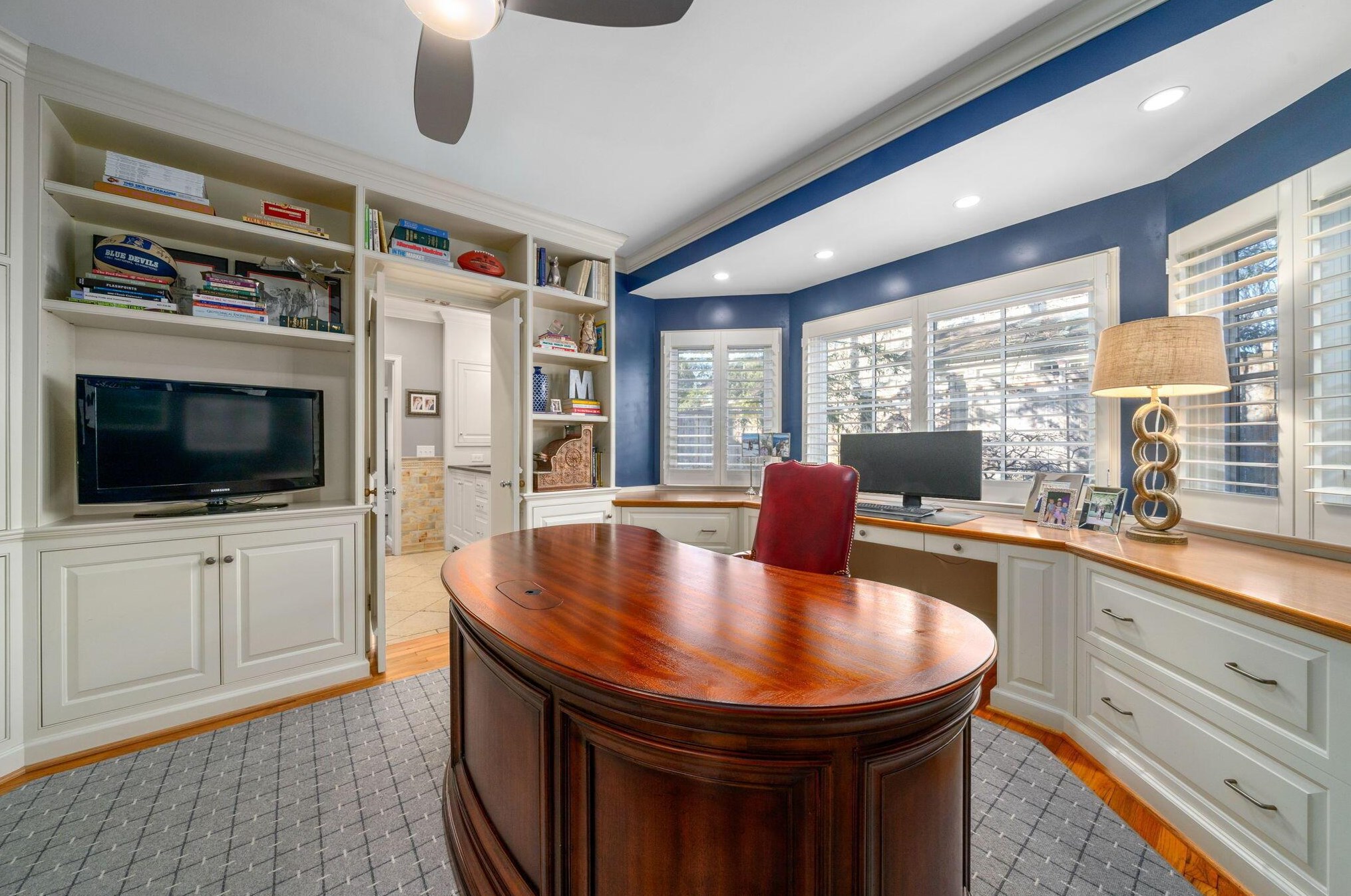 2130 Parkway Dr, Columbus OH 43221-3718 exterior