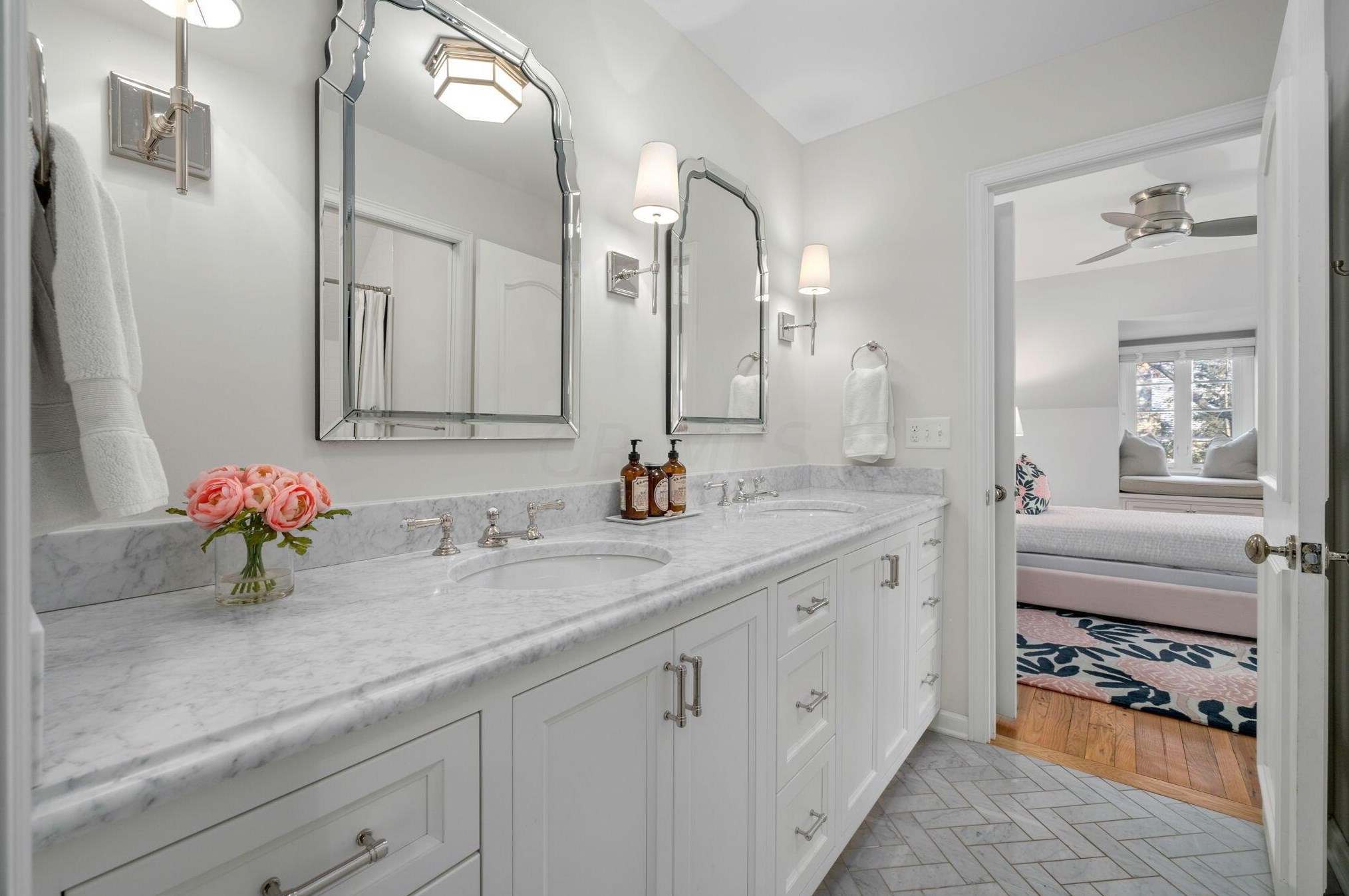 2130 Parkway Dr, Columbus OH 43221-3718 exterior