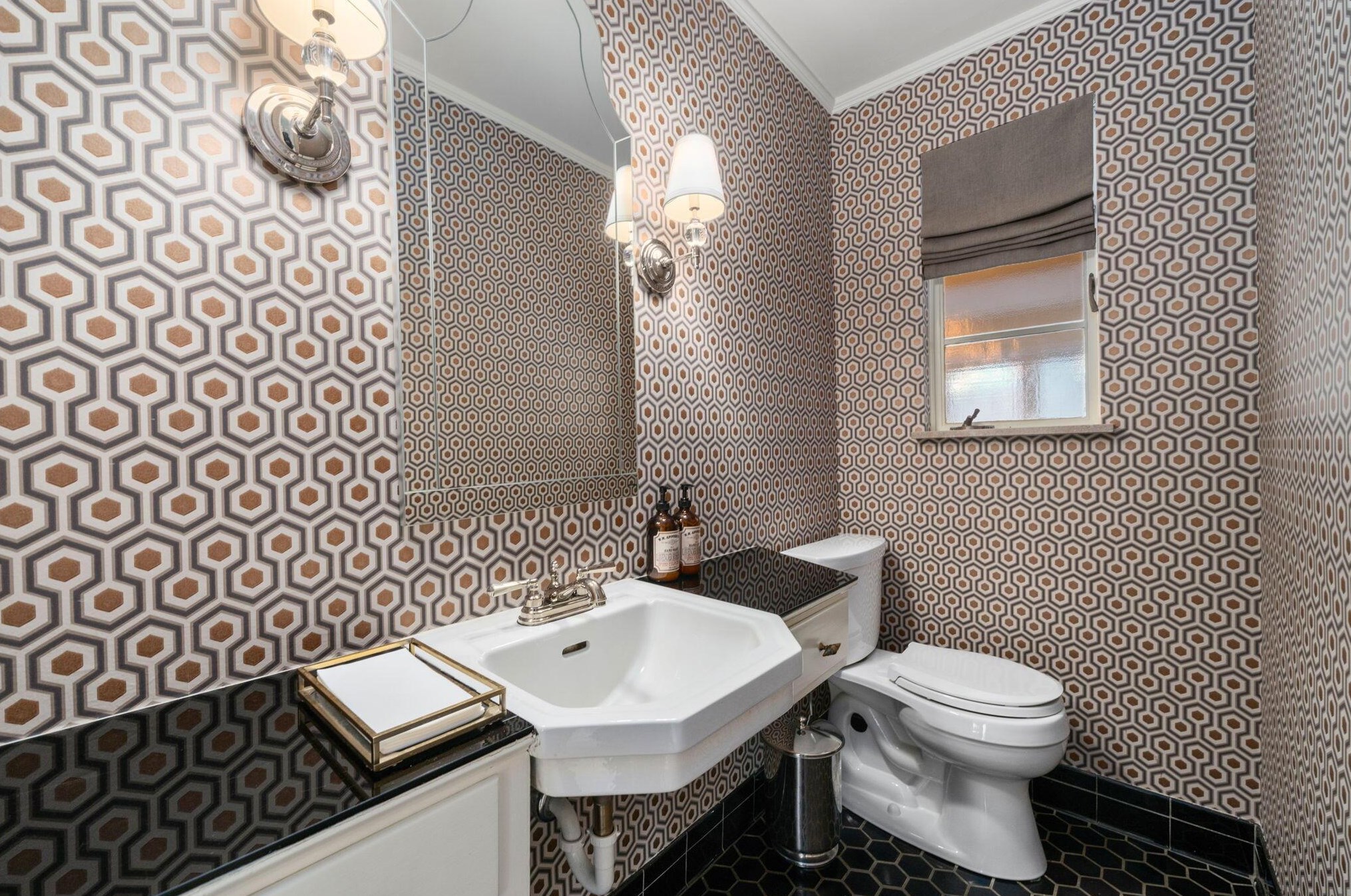 2130 Parkway Dr, Columbus OH 43221-3718 exterior