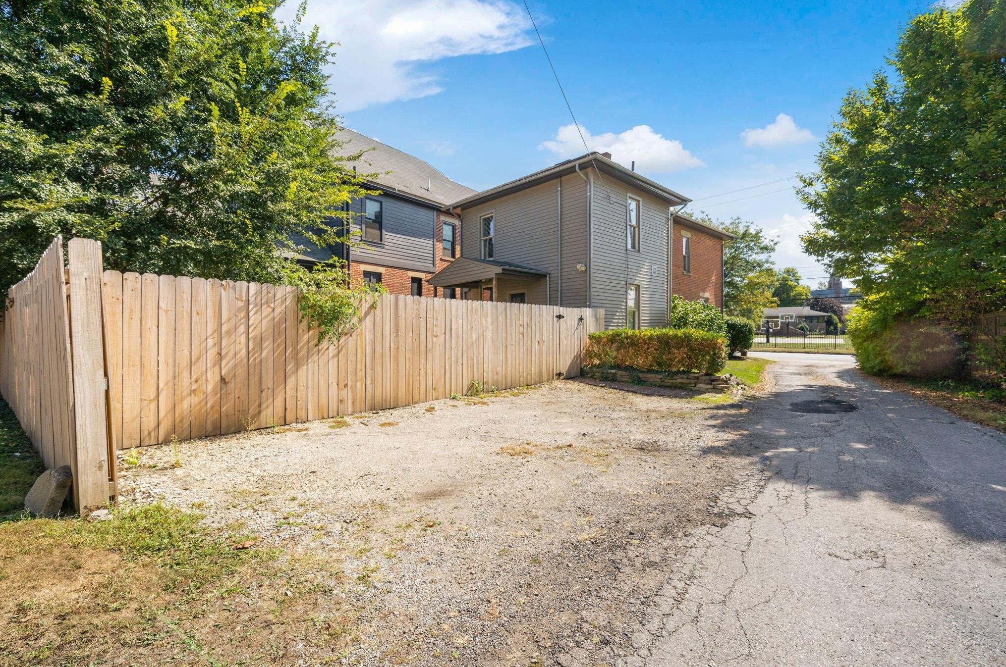 152 2 Ave, Columbus OH 43201-3483 exterior