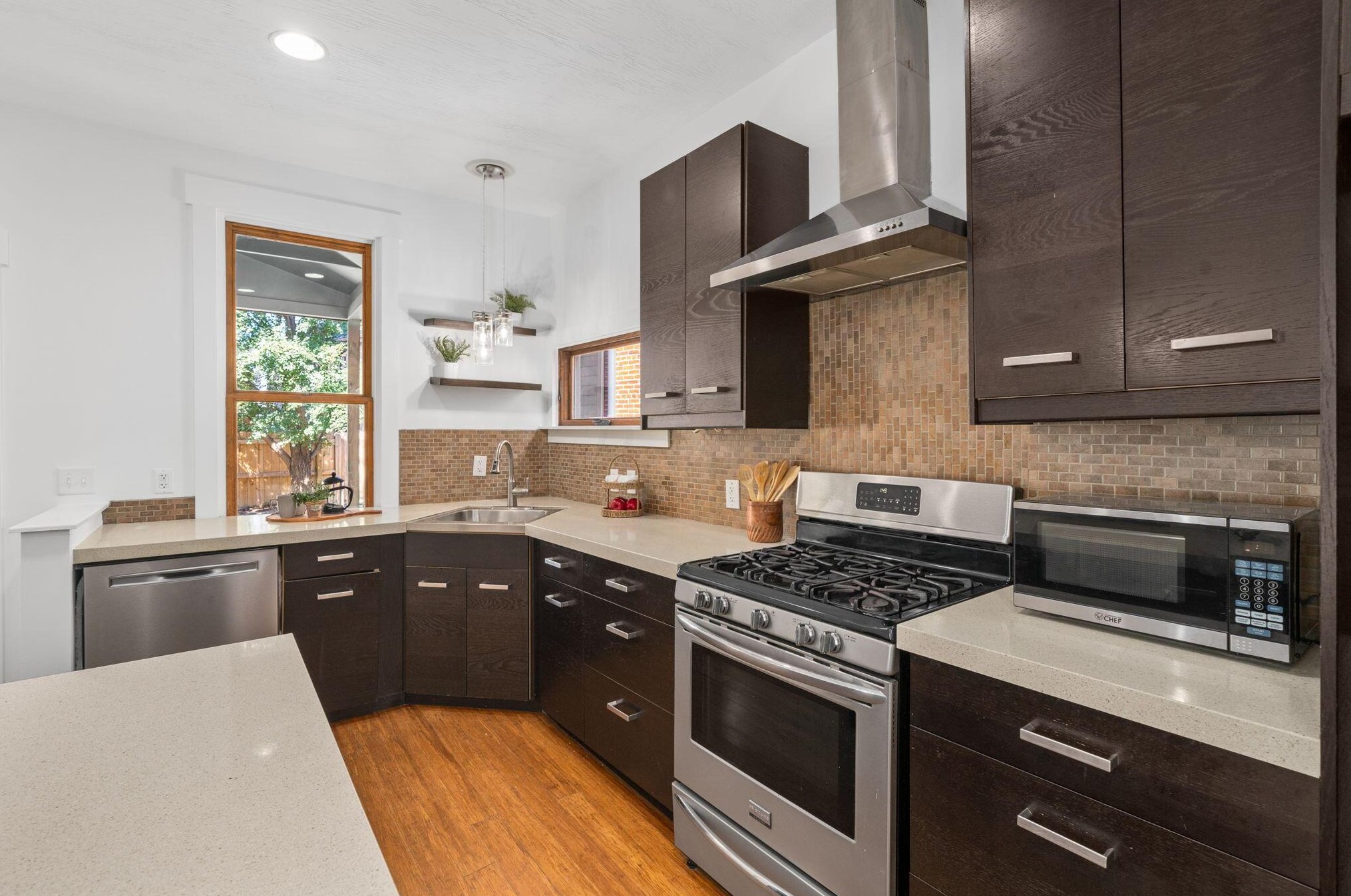 152 2 Ave, Columbus OH 43201-3483 exterior