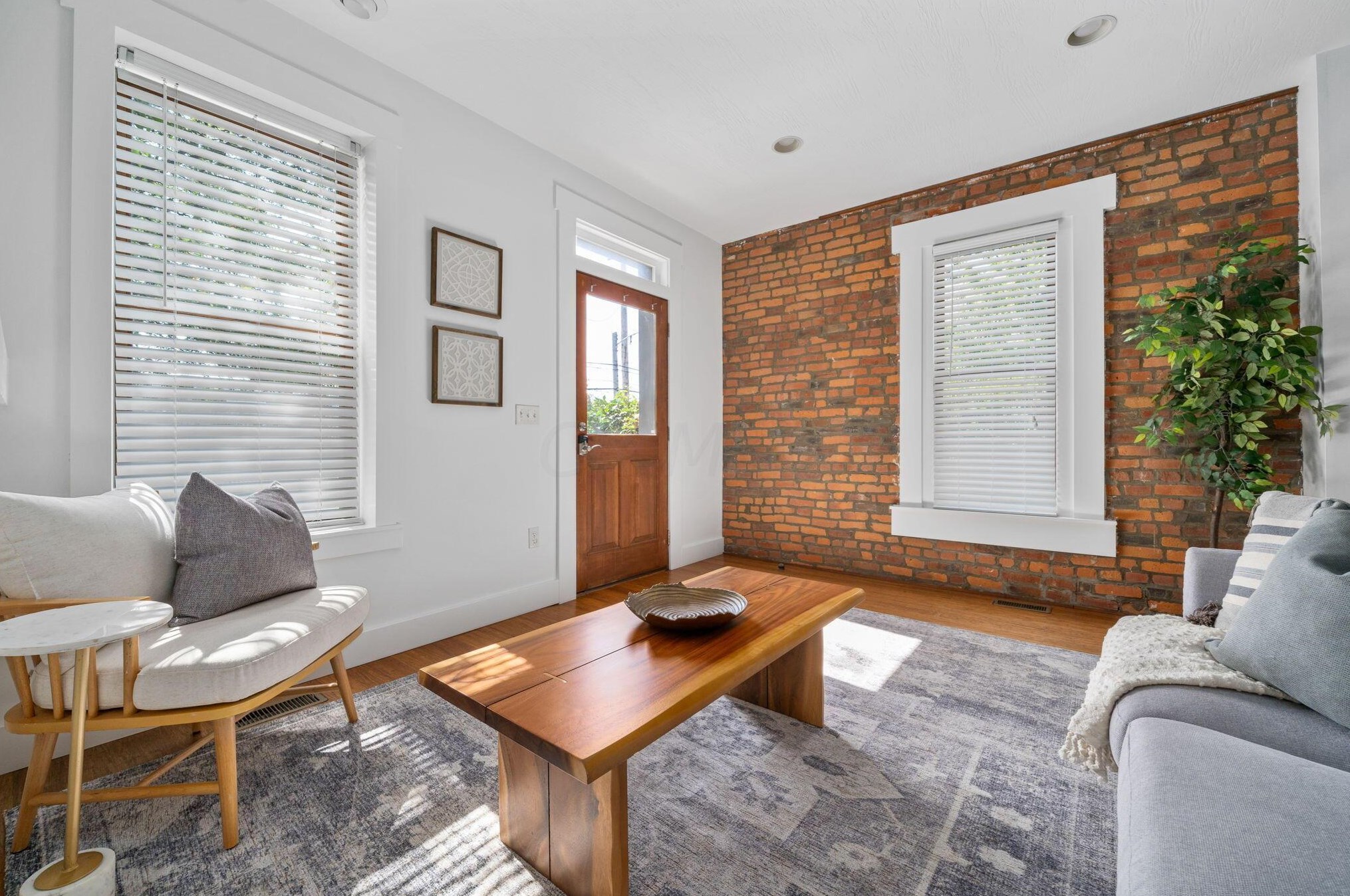 152 2 Ave, Columbus OH 43201-3483 exterior