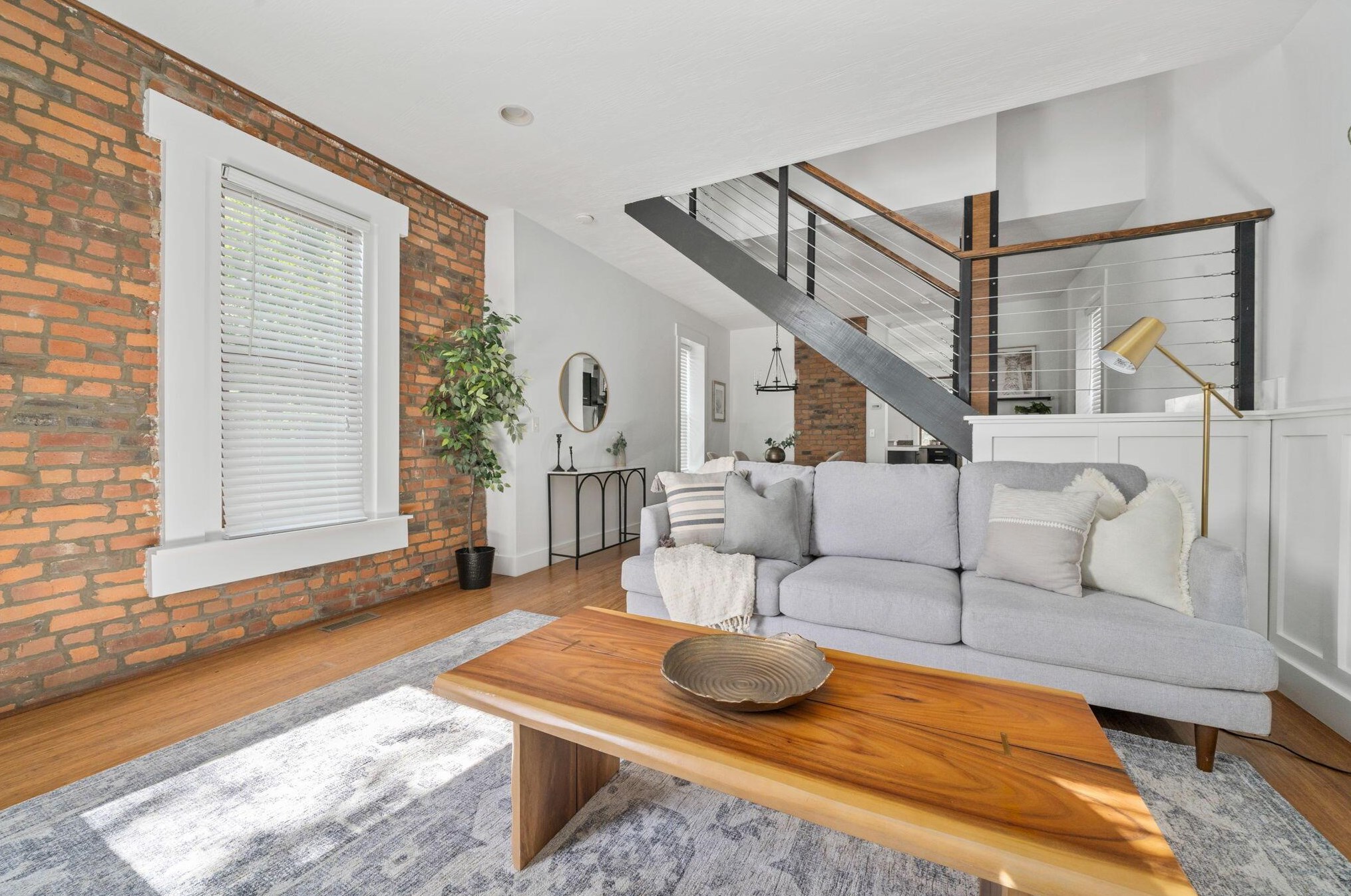 152 2 Ave, Columbus OH 43201-3483 exterior