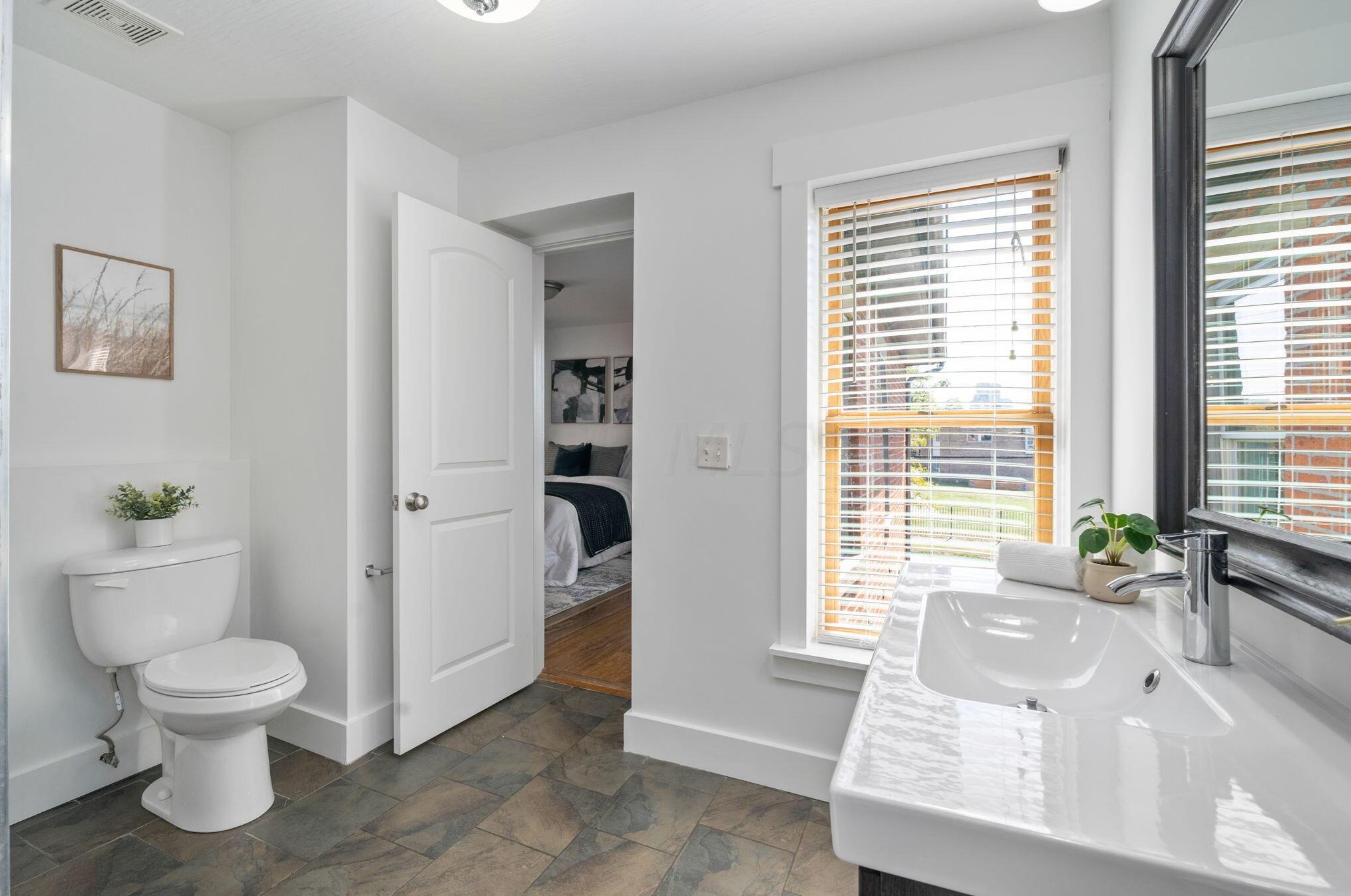 152 2 Ave, Columbus OH 43201-3483 exterior