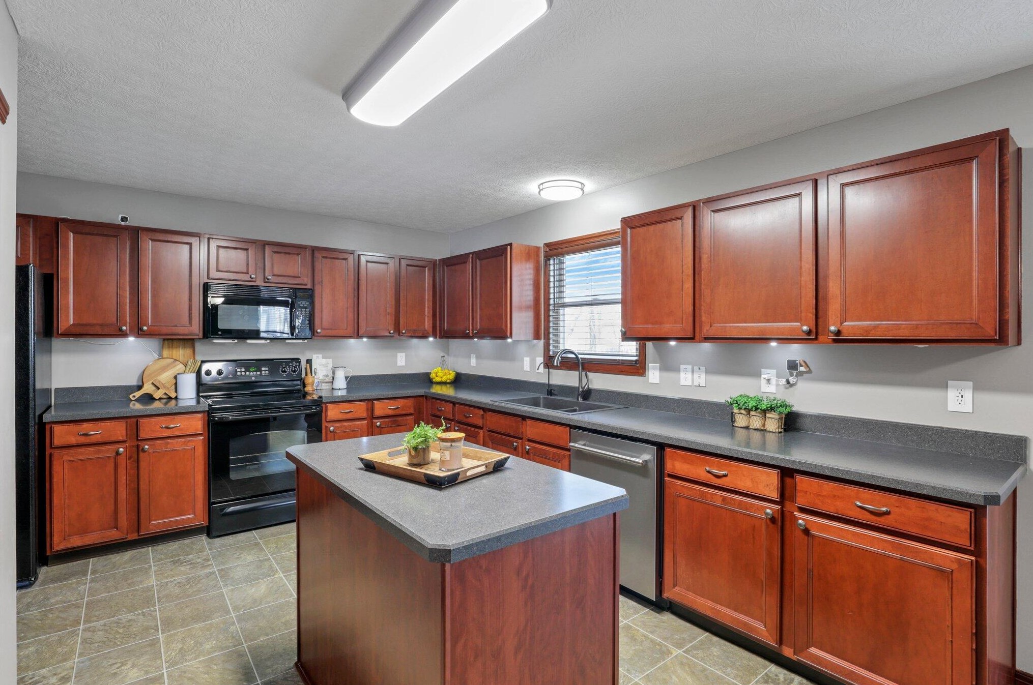 541 Sharar Field Dr, Blacklick OH  43004-9098 exterior