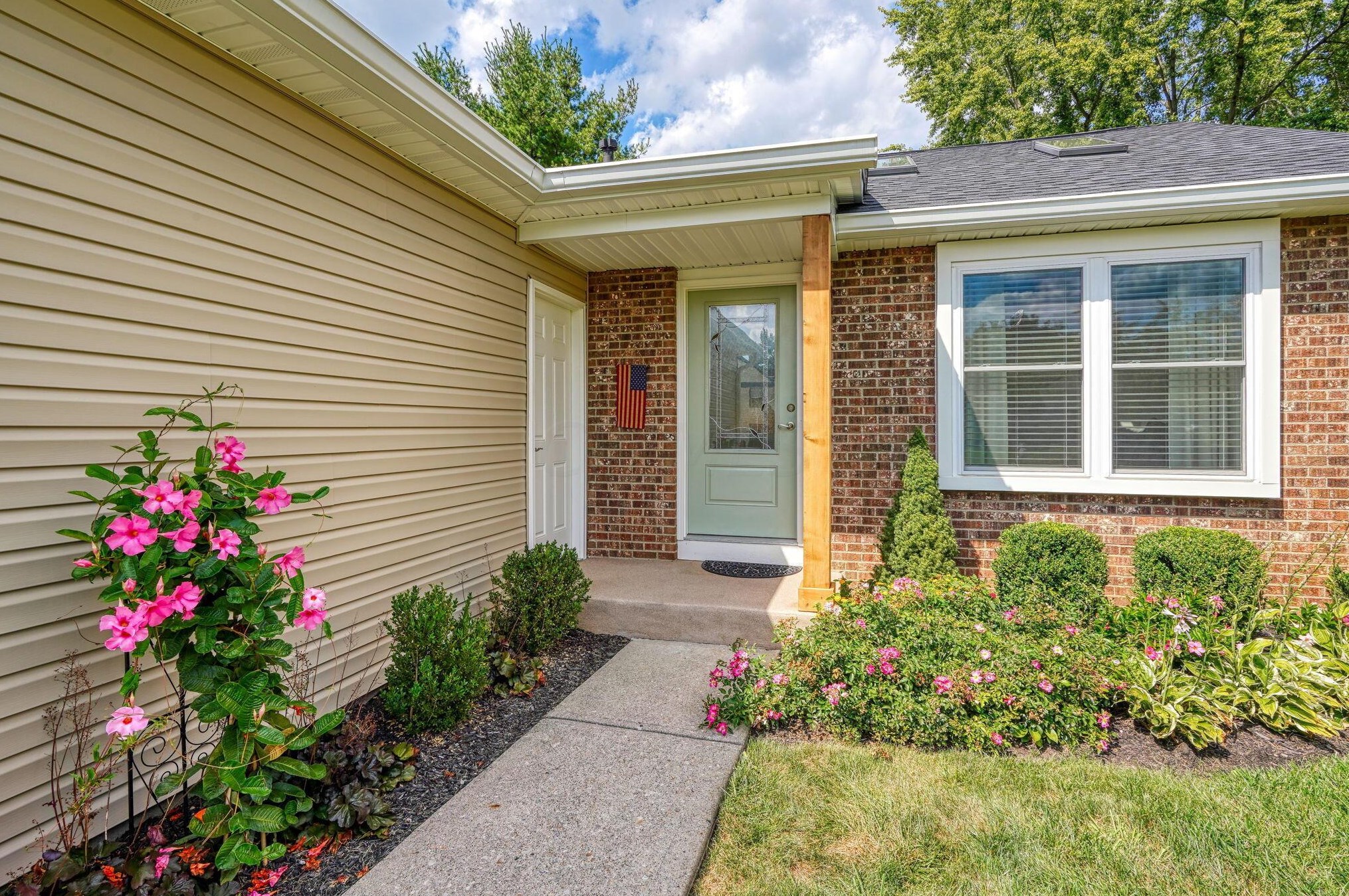 5124 Locust Post Ln, Columbus OH 43230-1587 exterior