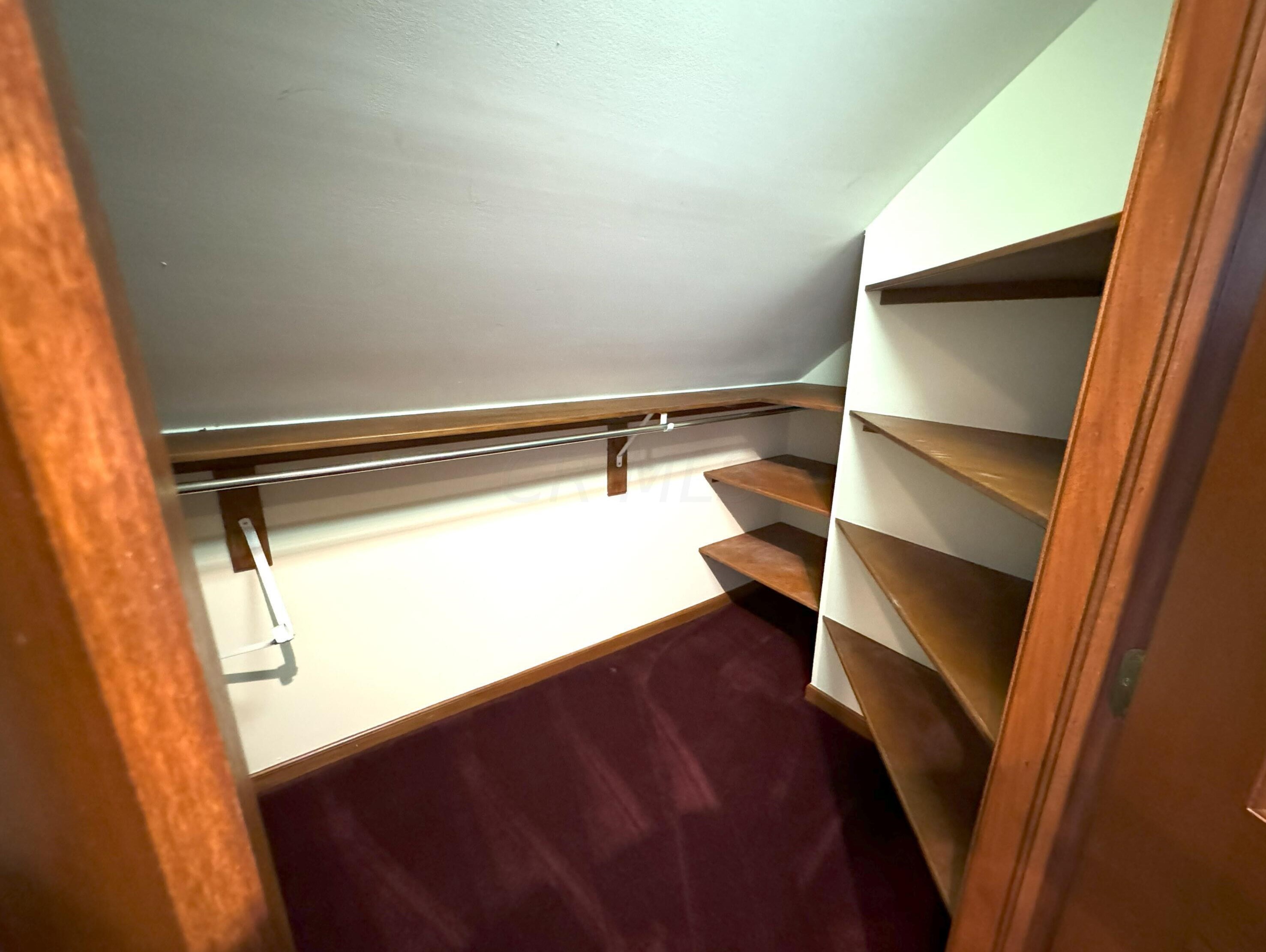 516 Woodview Rd, Westerville OH  43081-3064 exterior