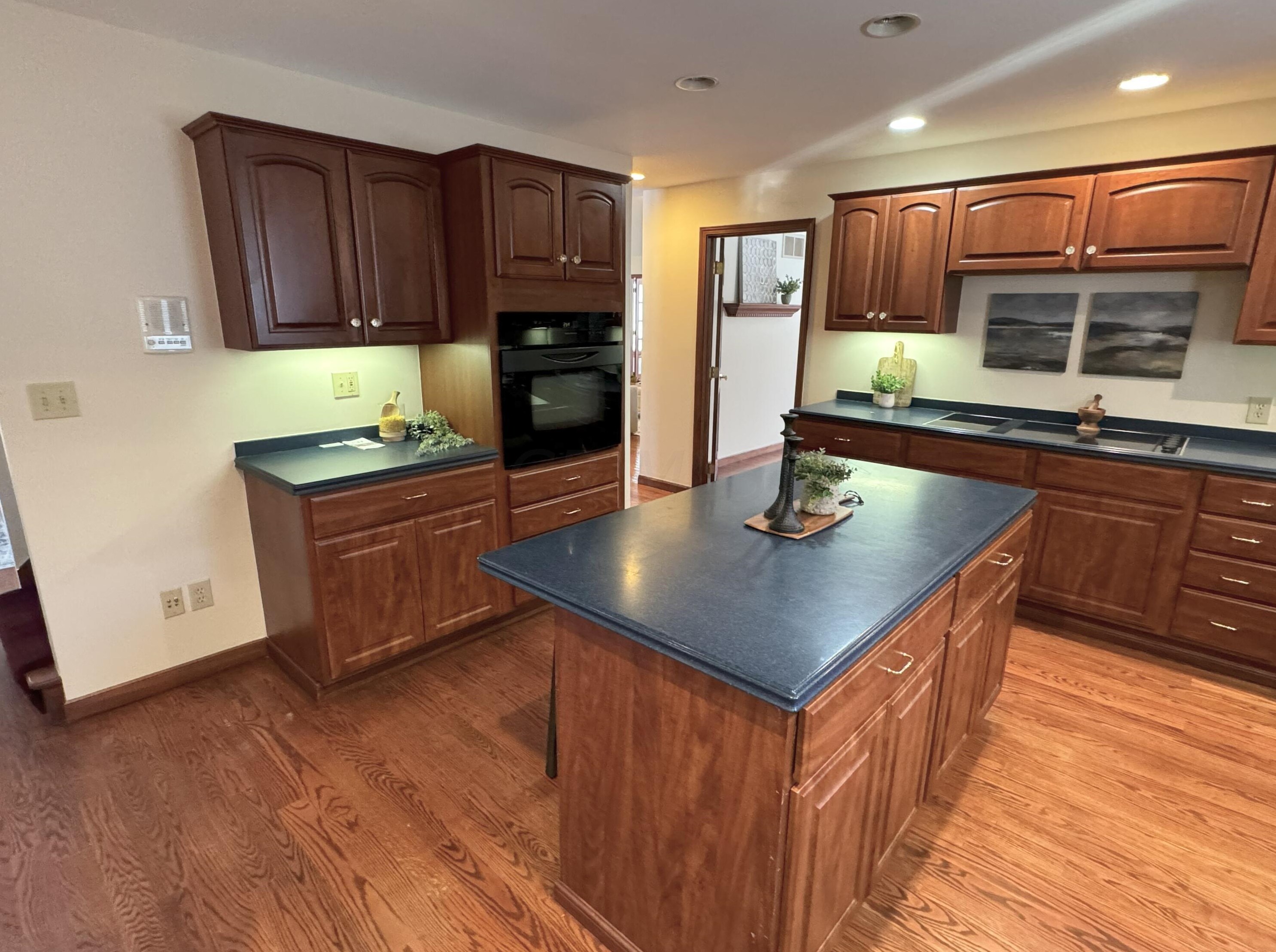 516 Woodview Rd, Westerville OH  43081-3064 exterior