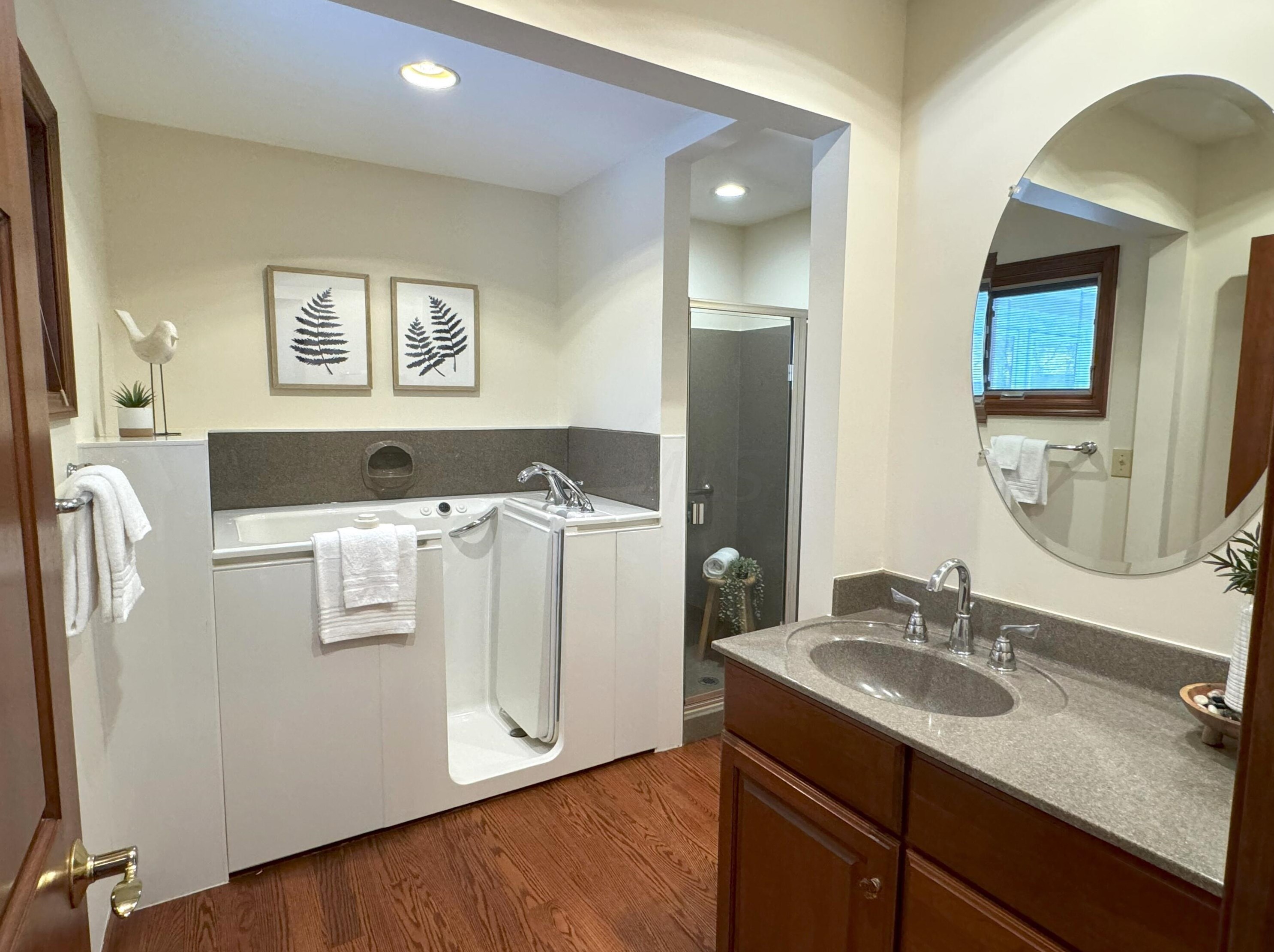 516 Woodview Rd, Westerville OH  43081-3064 exterior