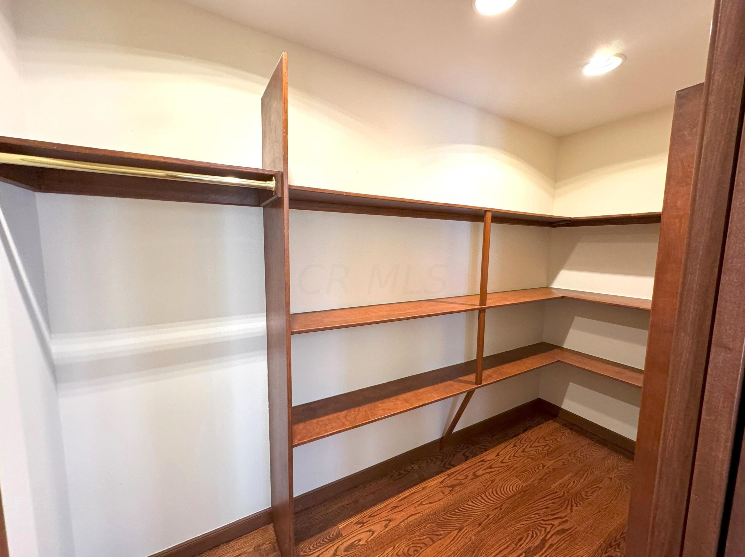 516 Woodview Rd, Westerville OH  43081-3064 exterior