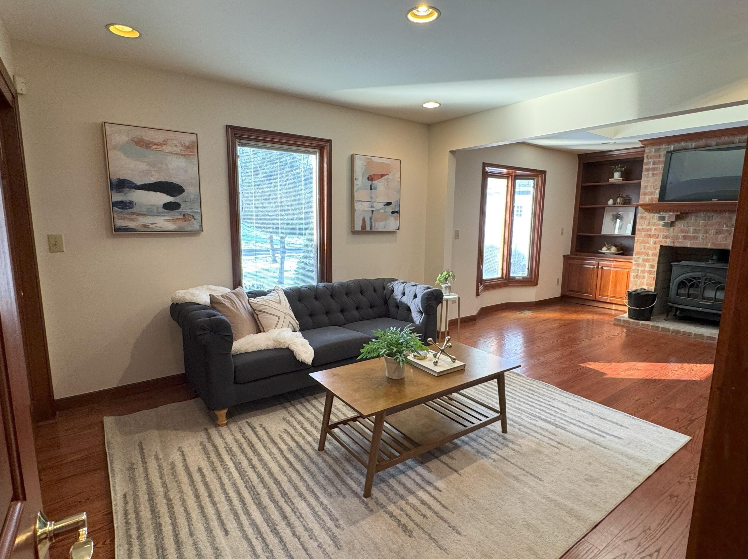 516 Woodview Rd, Westerville OH  43081-3064 exterior