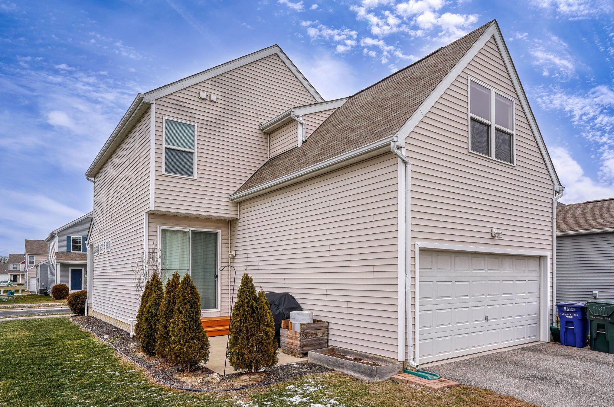 5685 Alliance Way, Columbus OH 43228-8948 exterior
