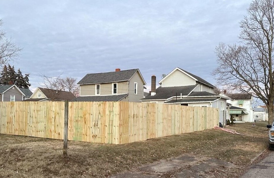 703 Pierce Ave, Lancaster OH 43130-2142 exterior