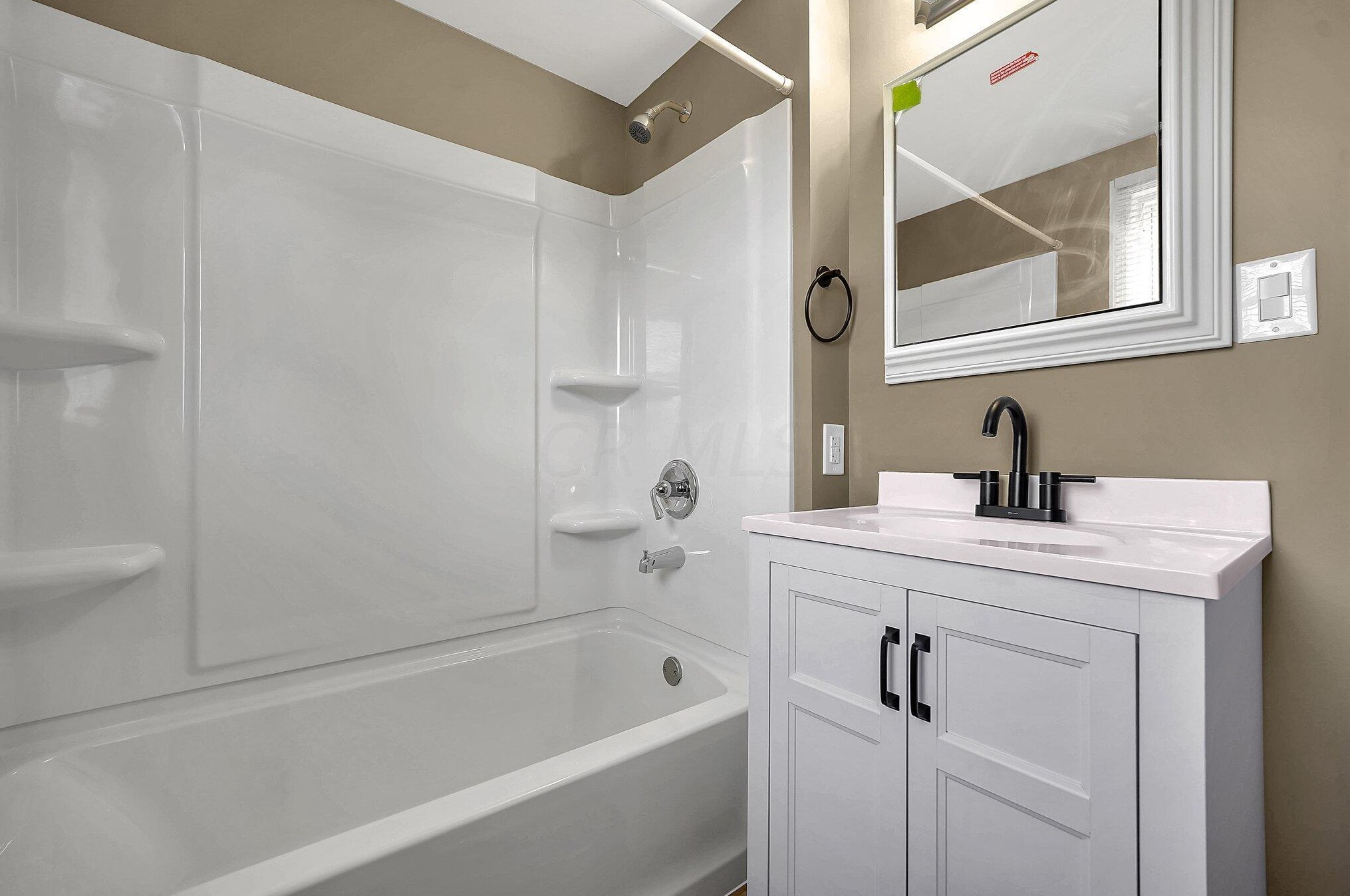 703 Pierce Ave, Lancaster OH 43130-2142 exterior