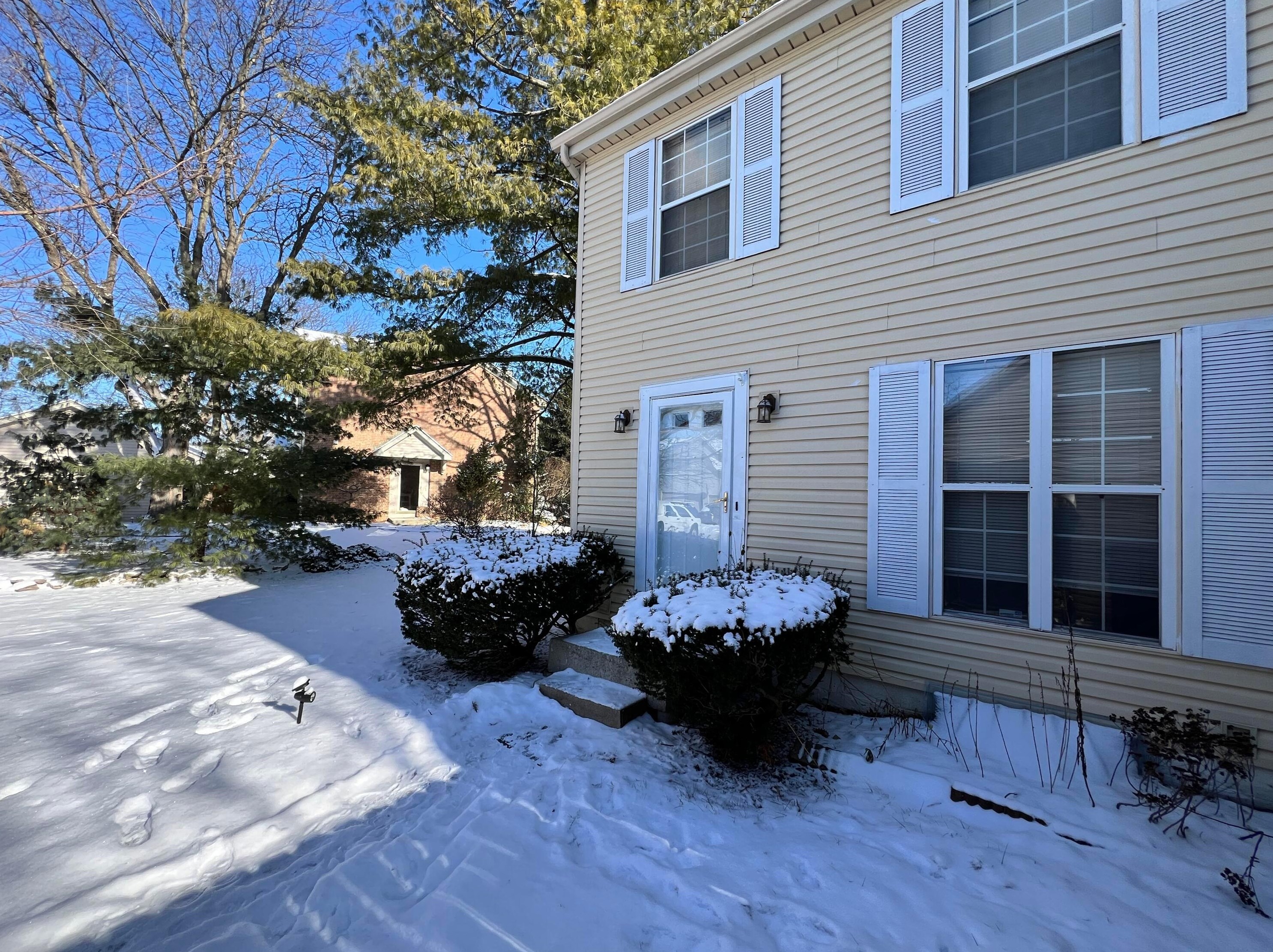 8372 Cliffthorne Way, Columbus OH  43235-1482 exterior