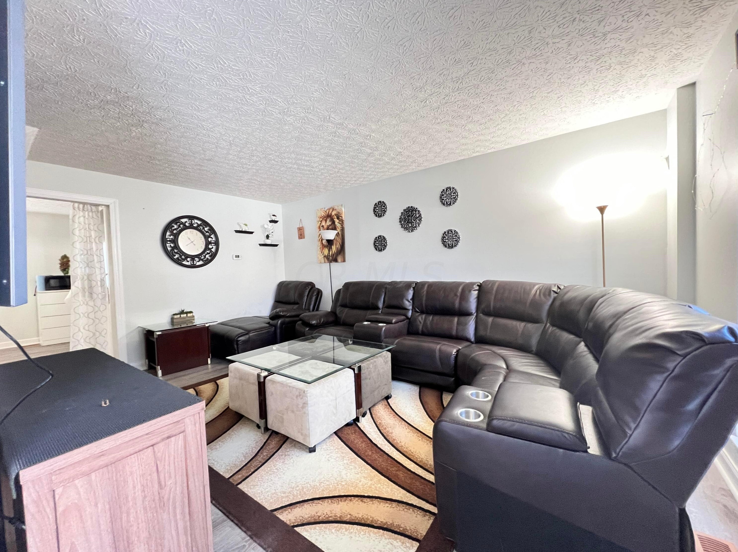 8372 Cliffthorne Way, Columbus OH  43235-1482 exterior