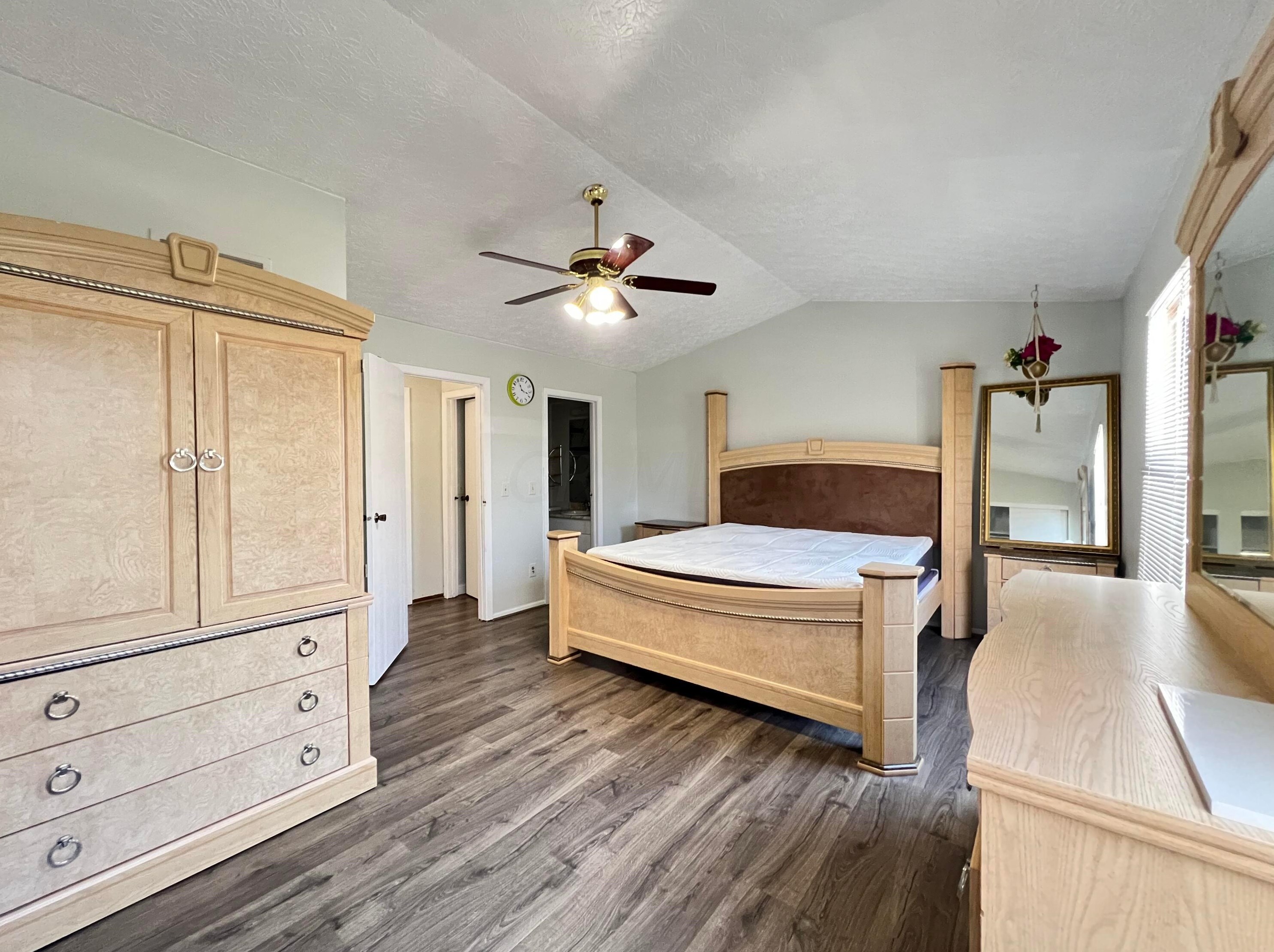 8372 Cliffthorne Way, Columbus OH  43235-1482 exterior