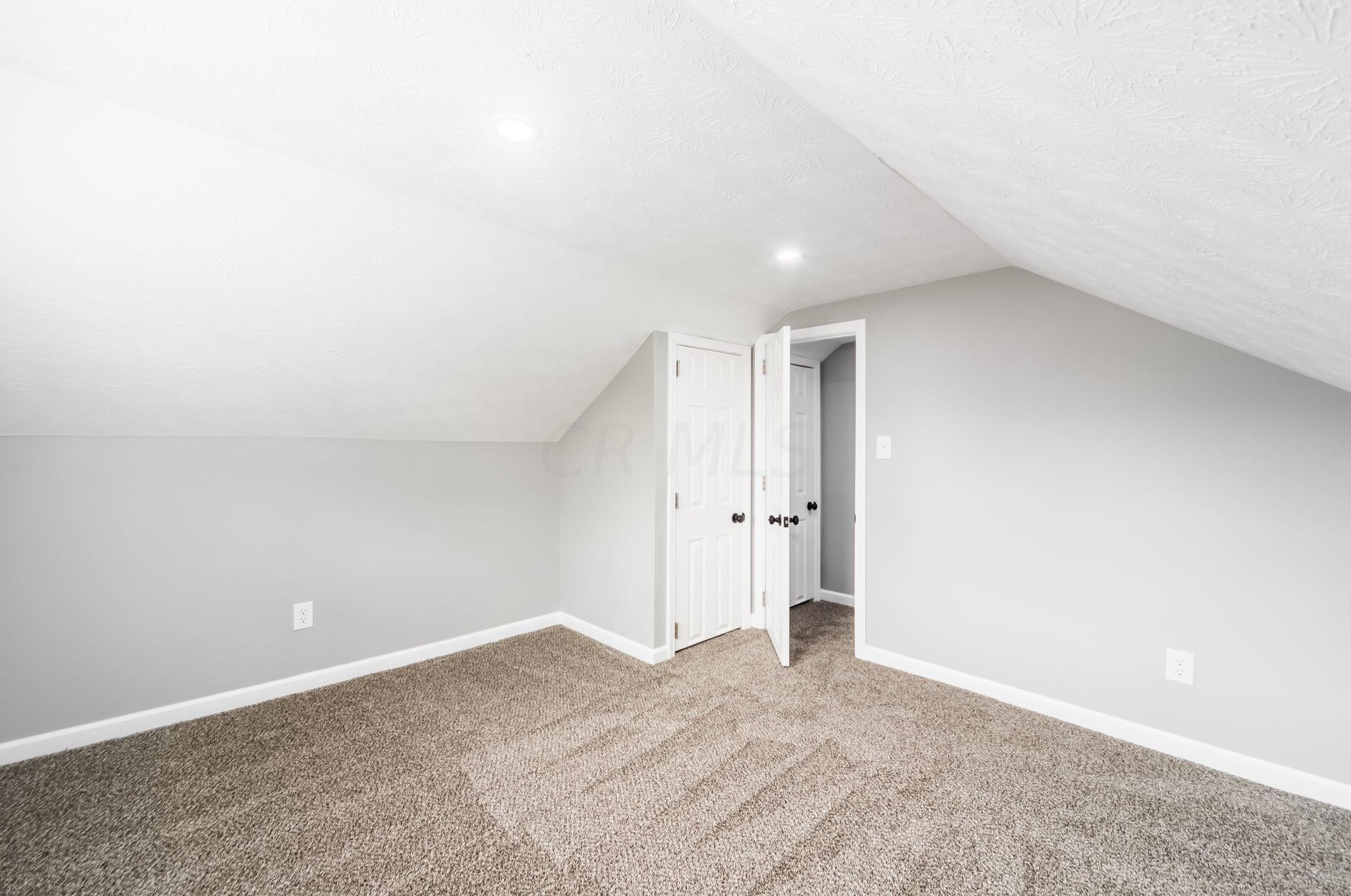 1166 Minnesota Ave, Columbus OH  43211-1319 exterior