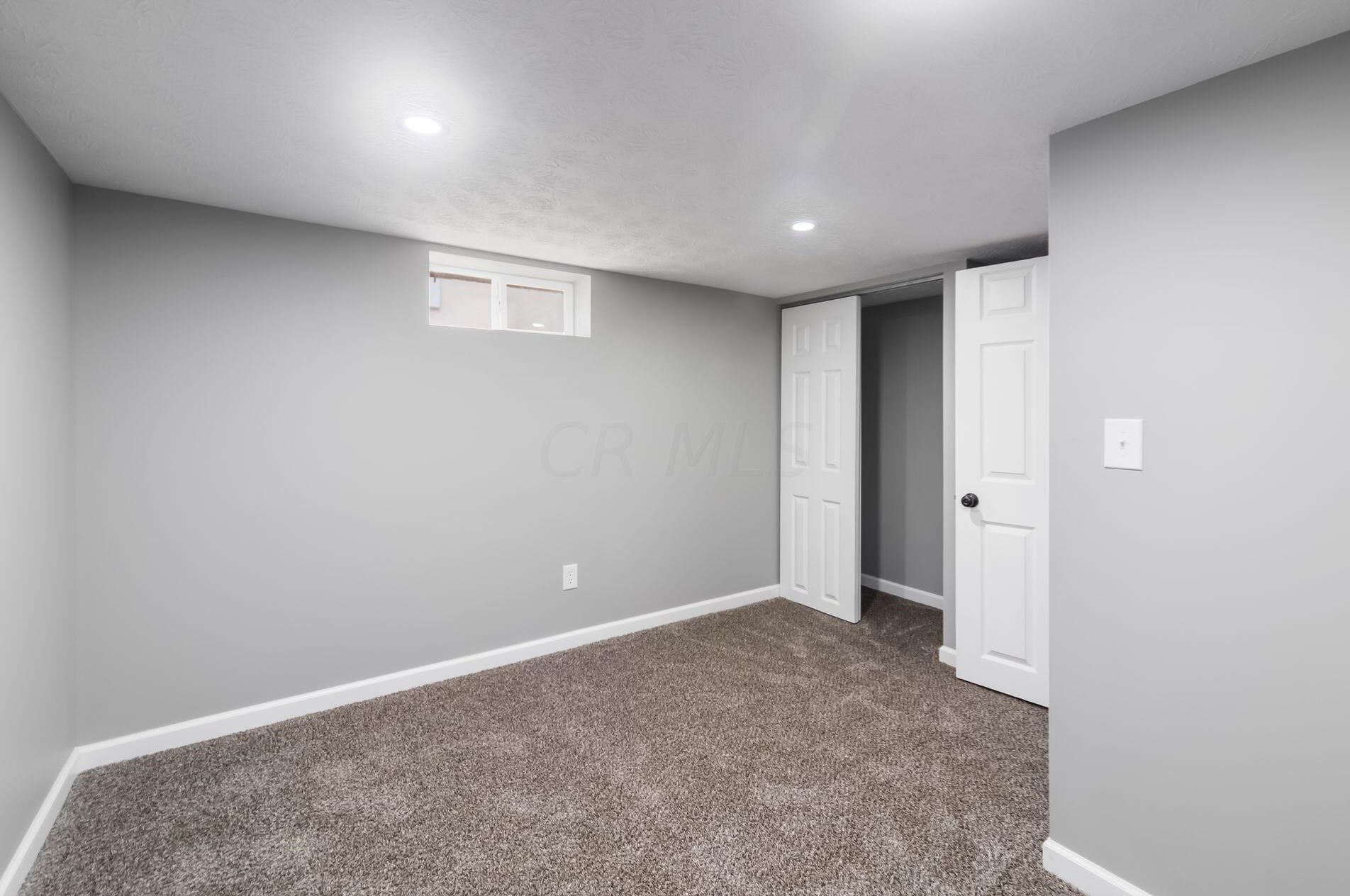 1166 Minnesota Ave, Columbus OH  43211-1319 exterior