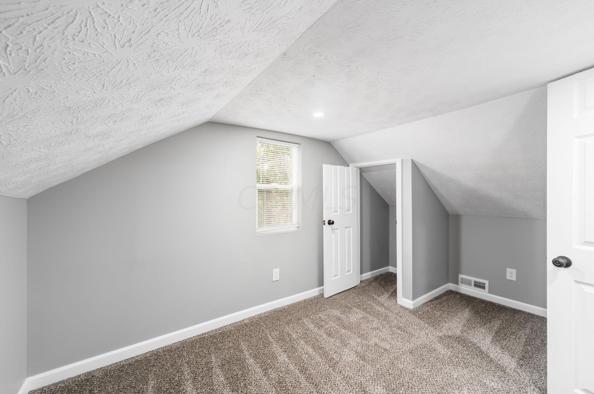 1166 Minnesota Ave, Columbus OH  43211-1319 exterior