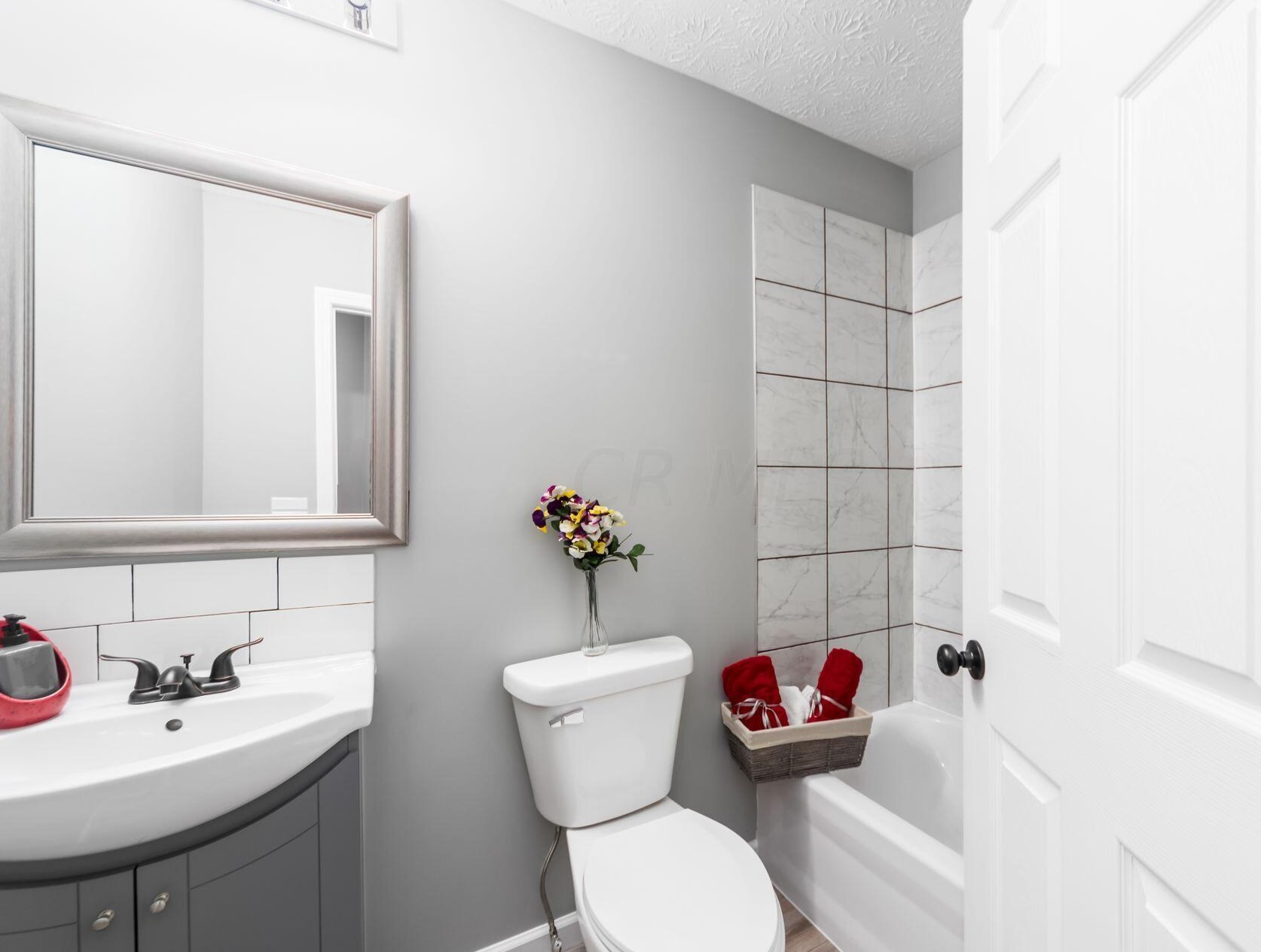 1166 Minnesota Ave, Columbus OH  43211-1319 exterior