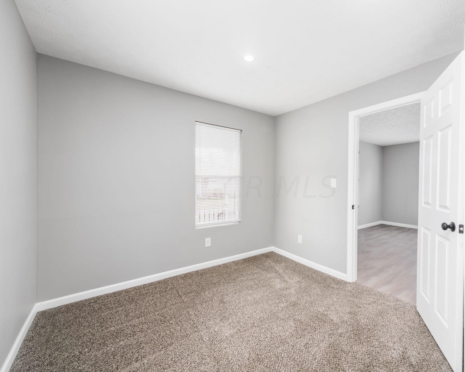 1166 Minnesota Ave, Columbus OH  43211-1319 exterior