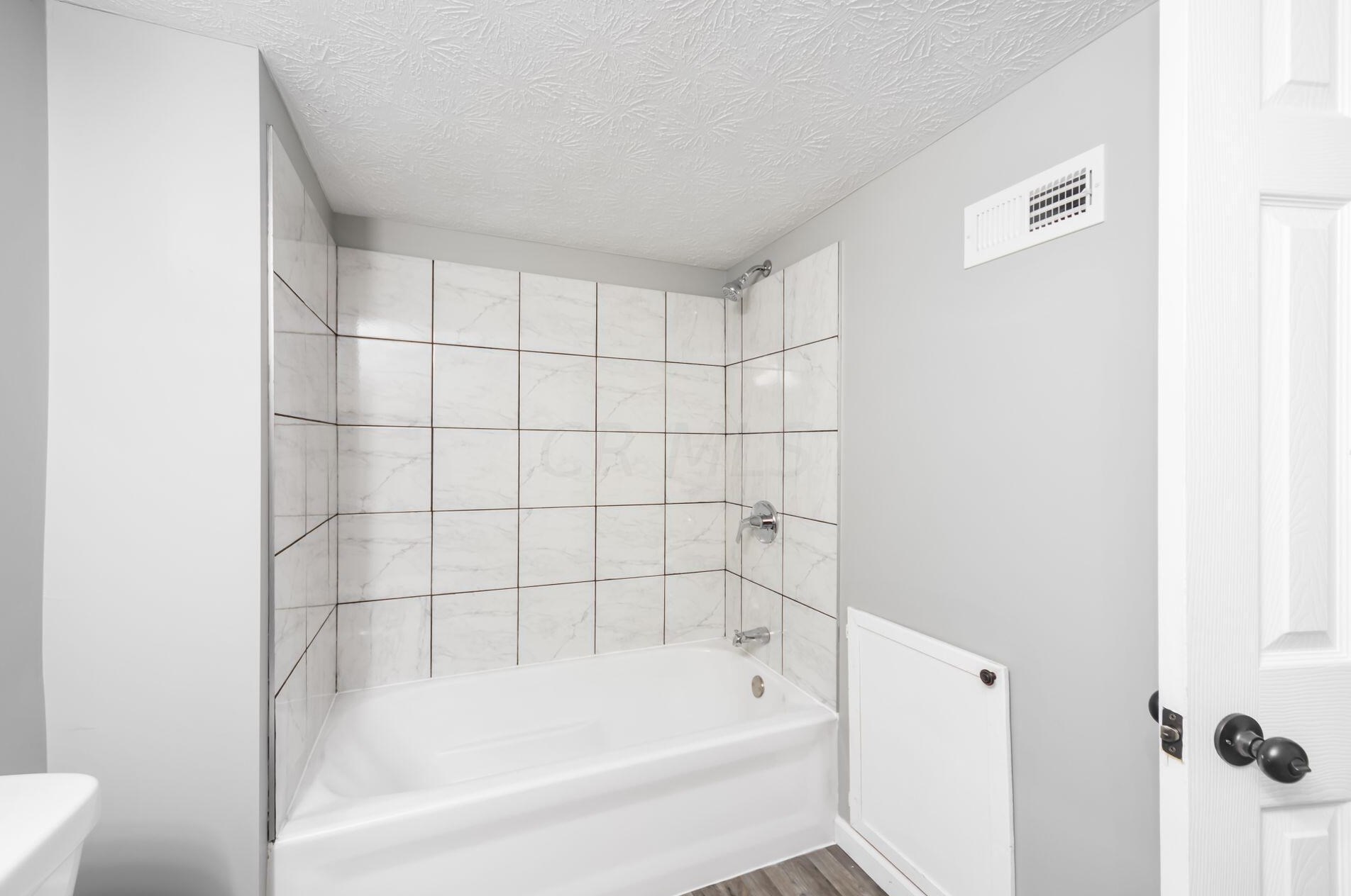 1166 Minnesota Ave, Columbus OH  43211-1319 exterior