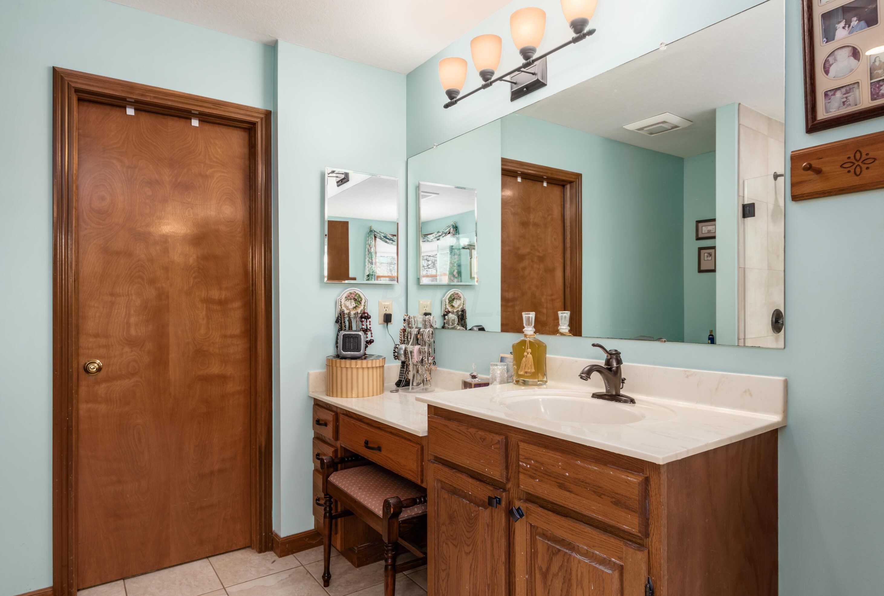 359 Windcroft Dr, Westerville OH  43082-6219 exterior