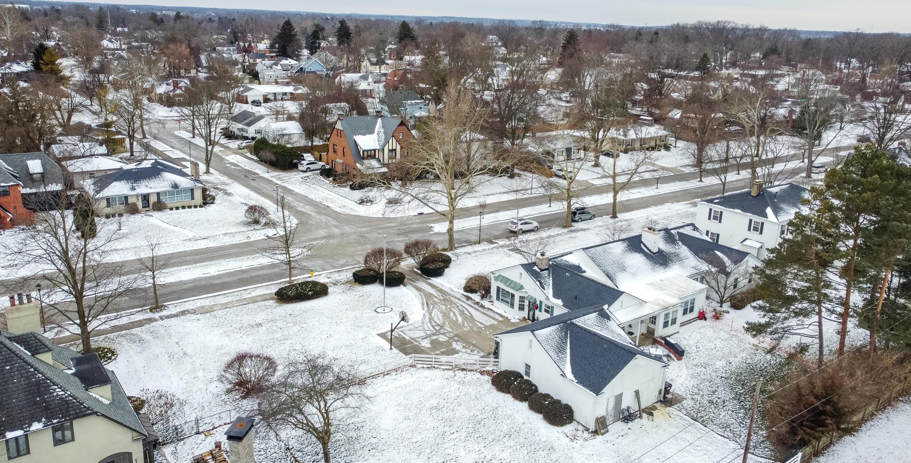 252 Broadmoor Blvd, Springfield OH  45504-1120 exterior
