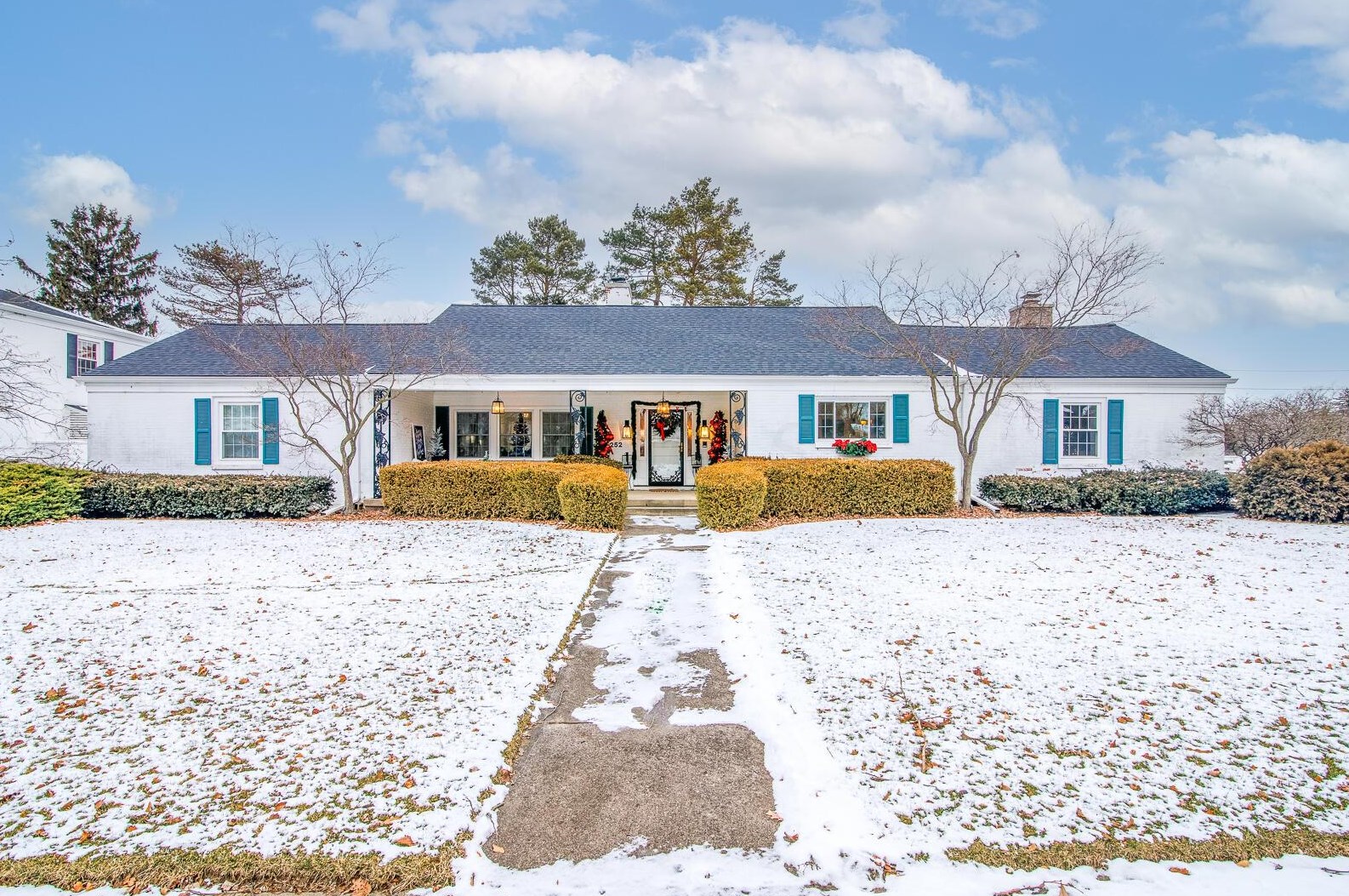 252 Broadmoor Blvd, Springfield OH  45504-1120 exterior