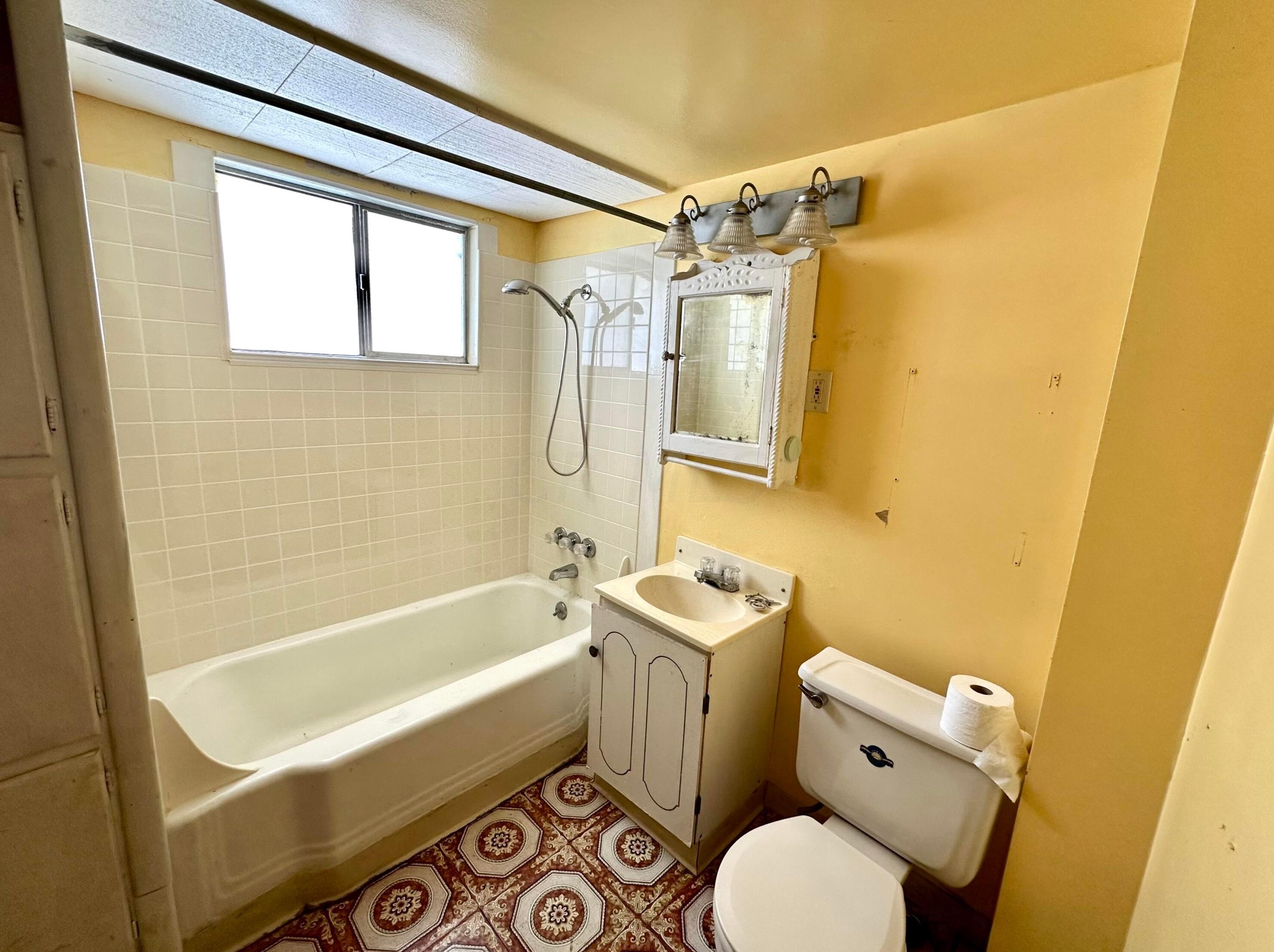 1288 Hart Rd, Columbus OH 43223-3324 exterior