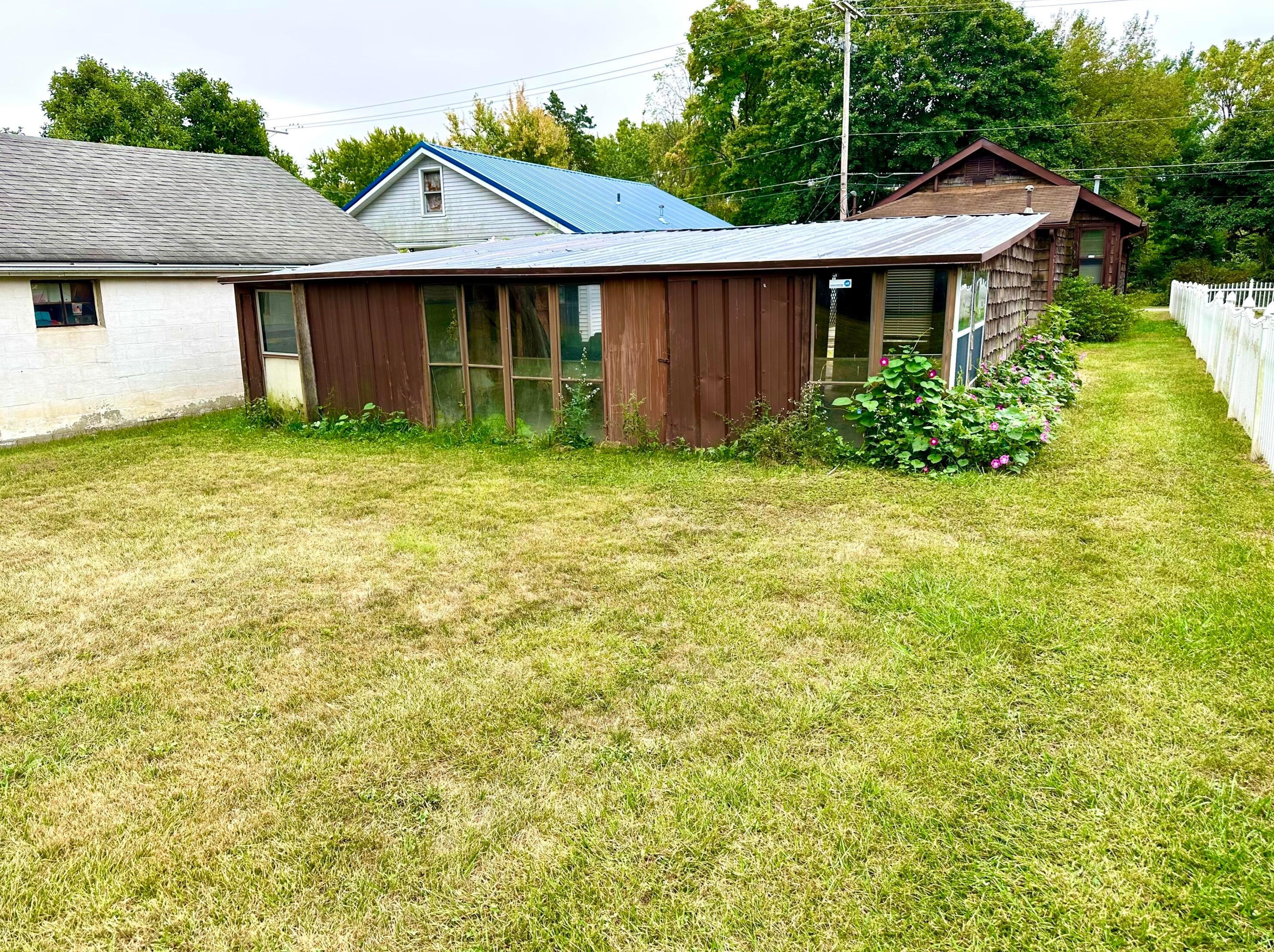 1288 Hart Rd, Columbus OH 43223-3324 exterior