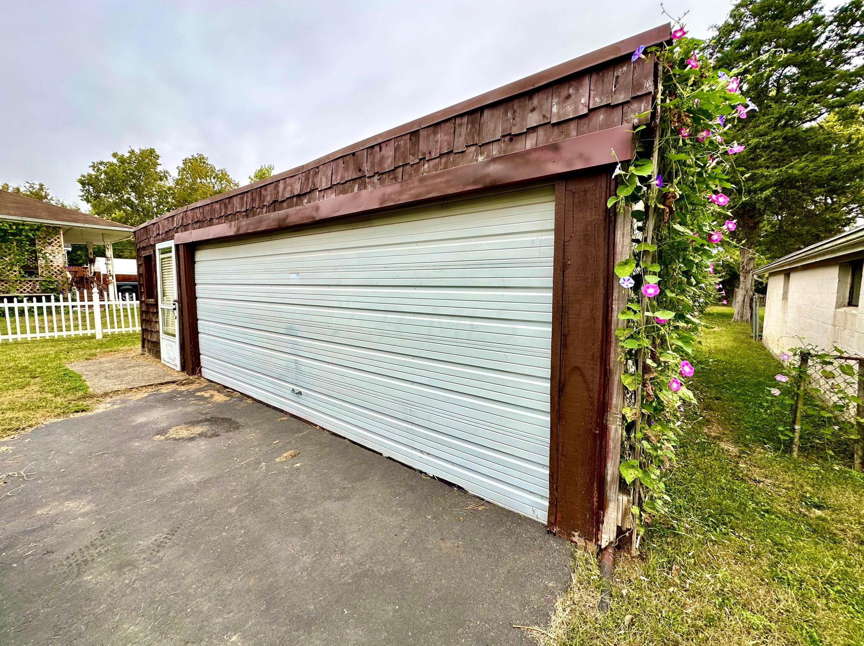 1288 Hart Rd, Columbus OH 43223-3324 exterior