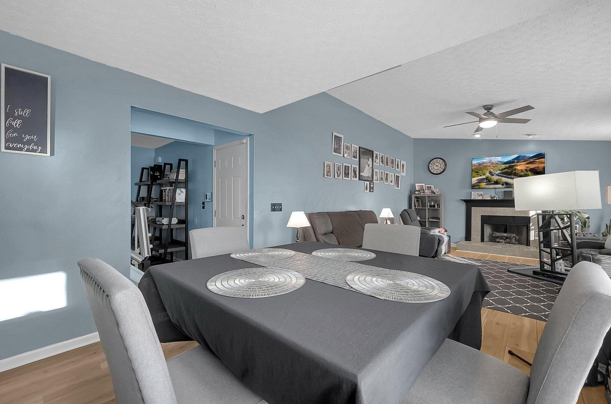 6827 Magdalena Ln, Cnl Wnchstr OH  43110-8332 exterior