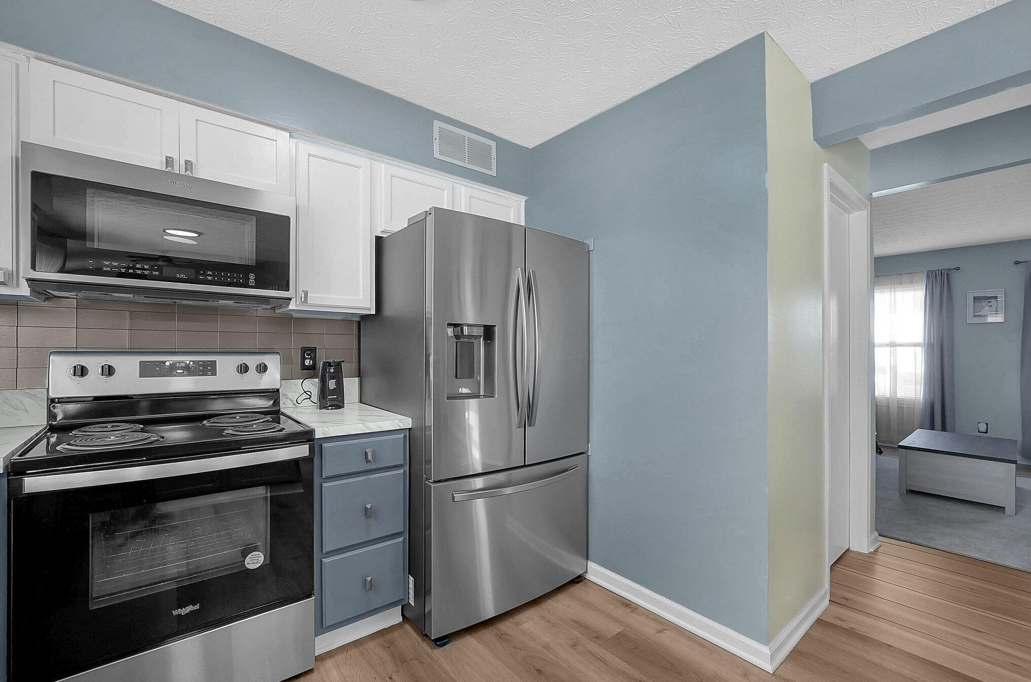 6827 Magdalena Ln, Cnl Wnchstr OH  43110-8332 exterior