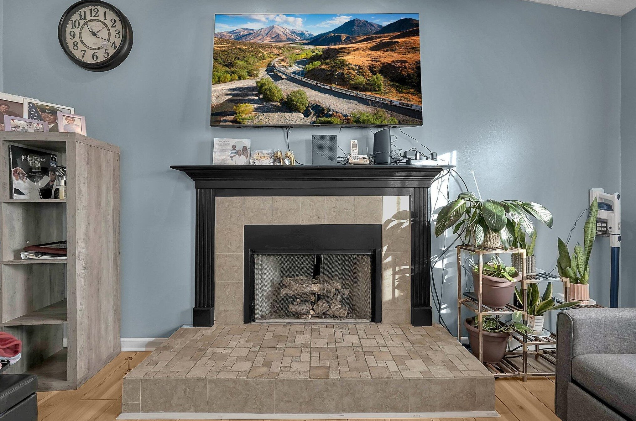 6827 Magdalena Ln, Cnl Wnchstr OH  43110-8332 exterior