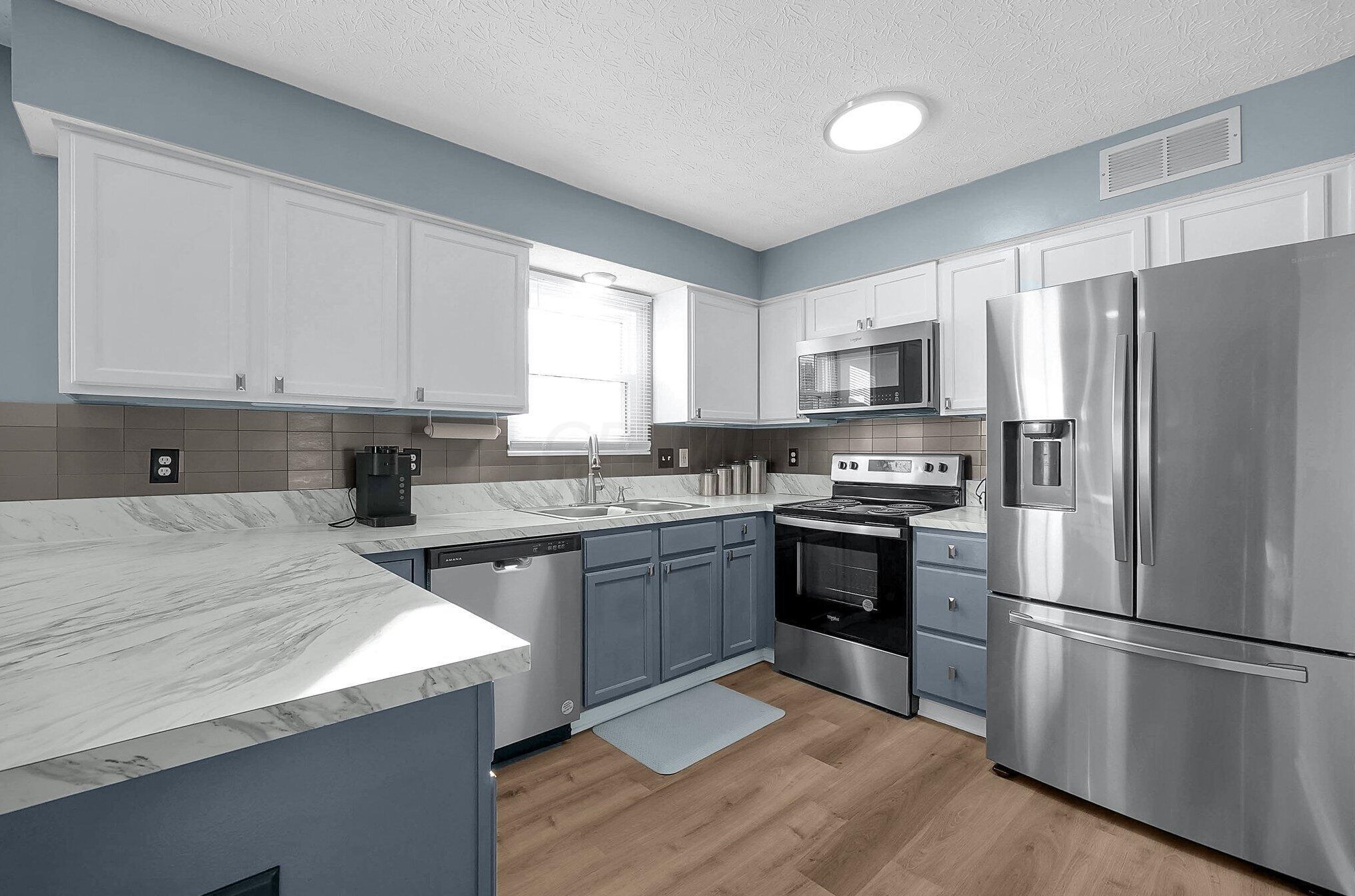 6827 Magdalena Ln, Cnl Wnchstr OH  43110-8332 exterior