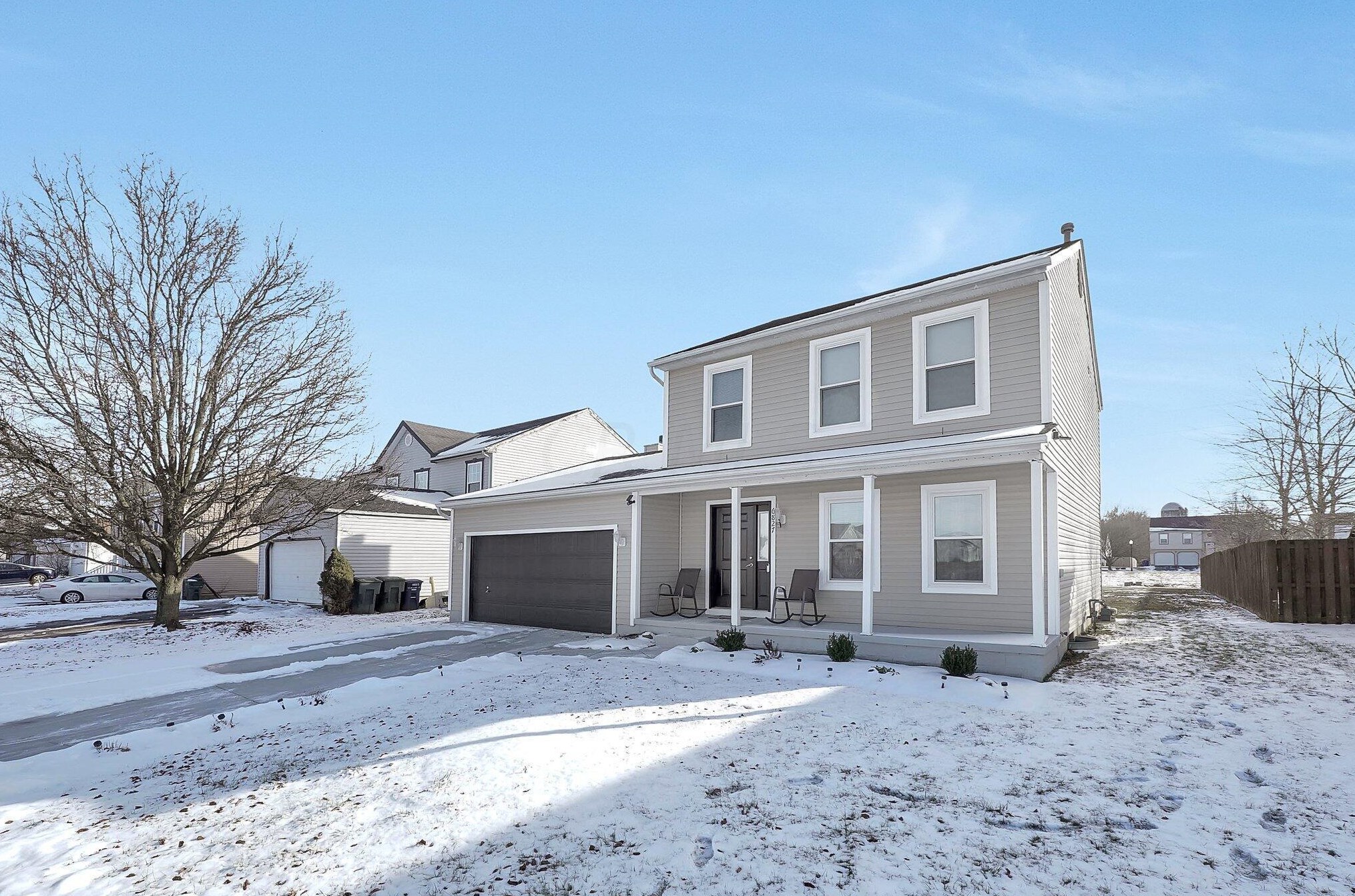 6827 Magdalena Ln, Cnl Wnchstr OH  43110-8332 exterior