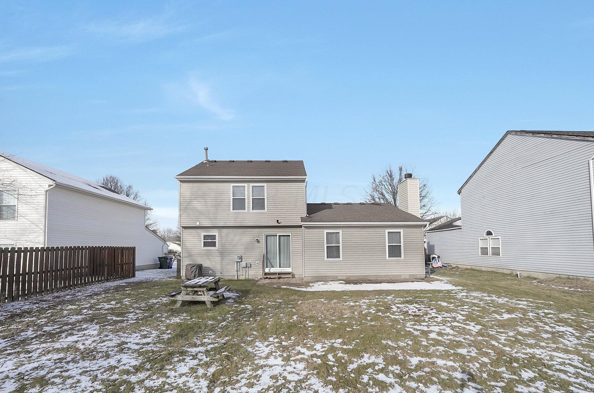 6827 Magdalena Ln, Cnl Wnchstr OH  43110-8332 exterior